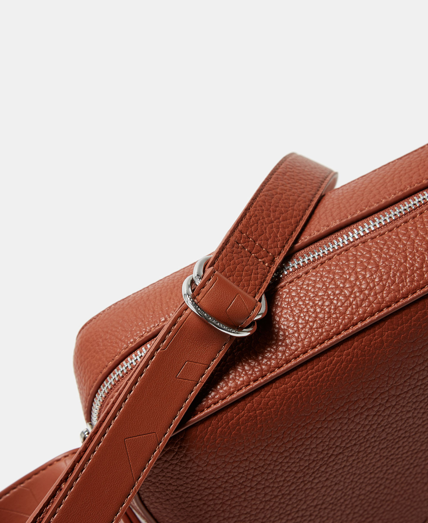 Square granulated shoulder strap image number 2