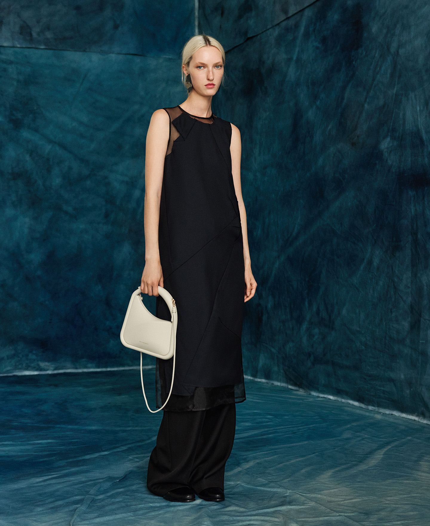 Contrast fabric crinkle dress woman image number 0