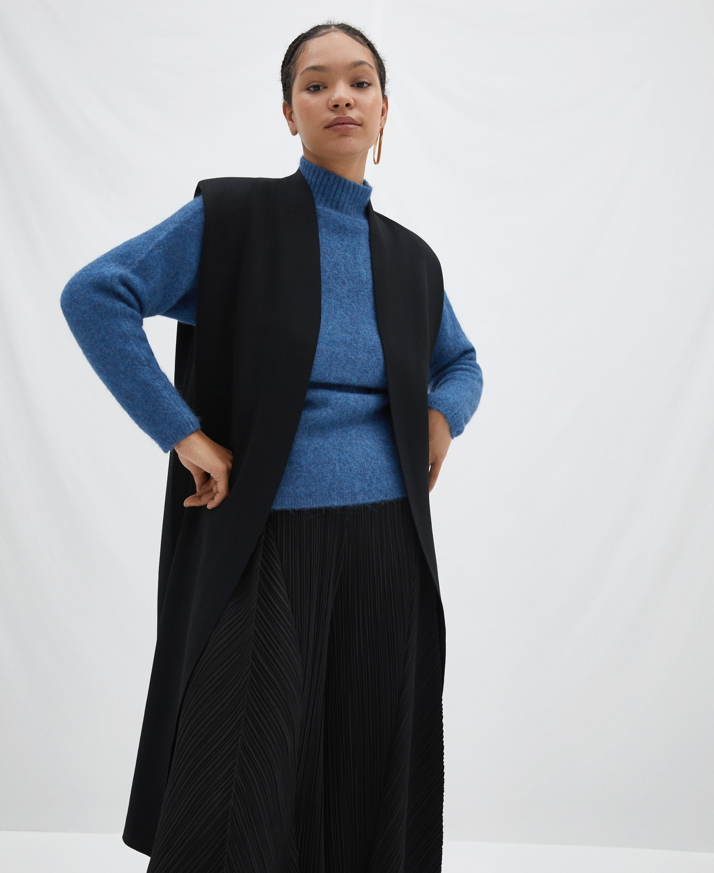 Knitted waistcoat with shoulder straps image number 0