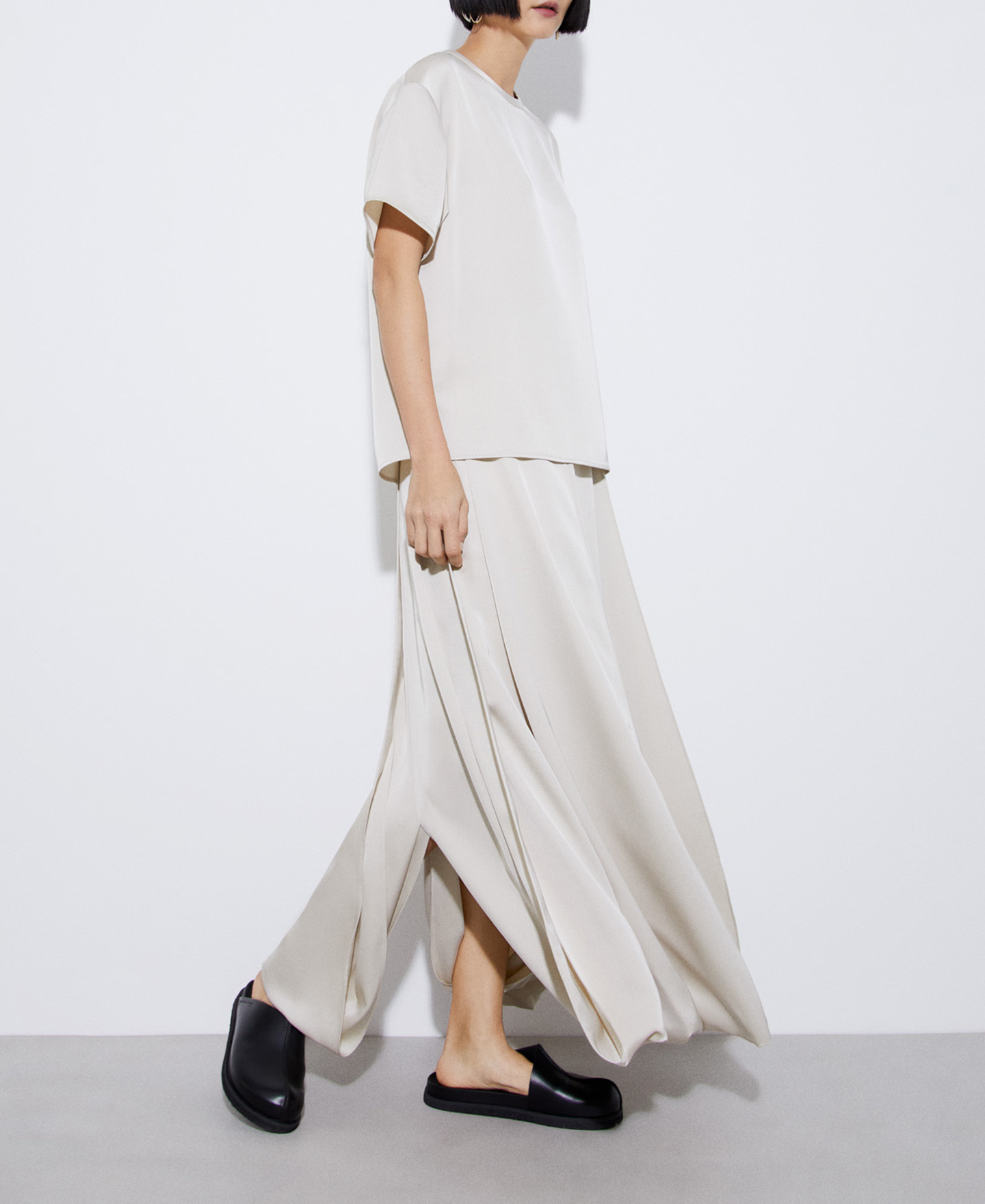 Round neckline viscose t-shirt image number 1