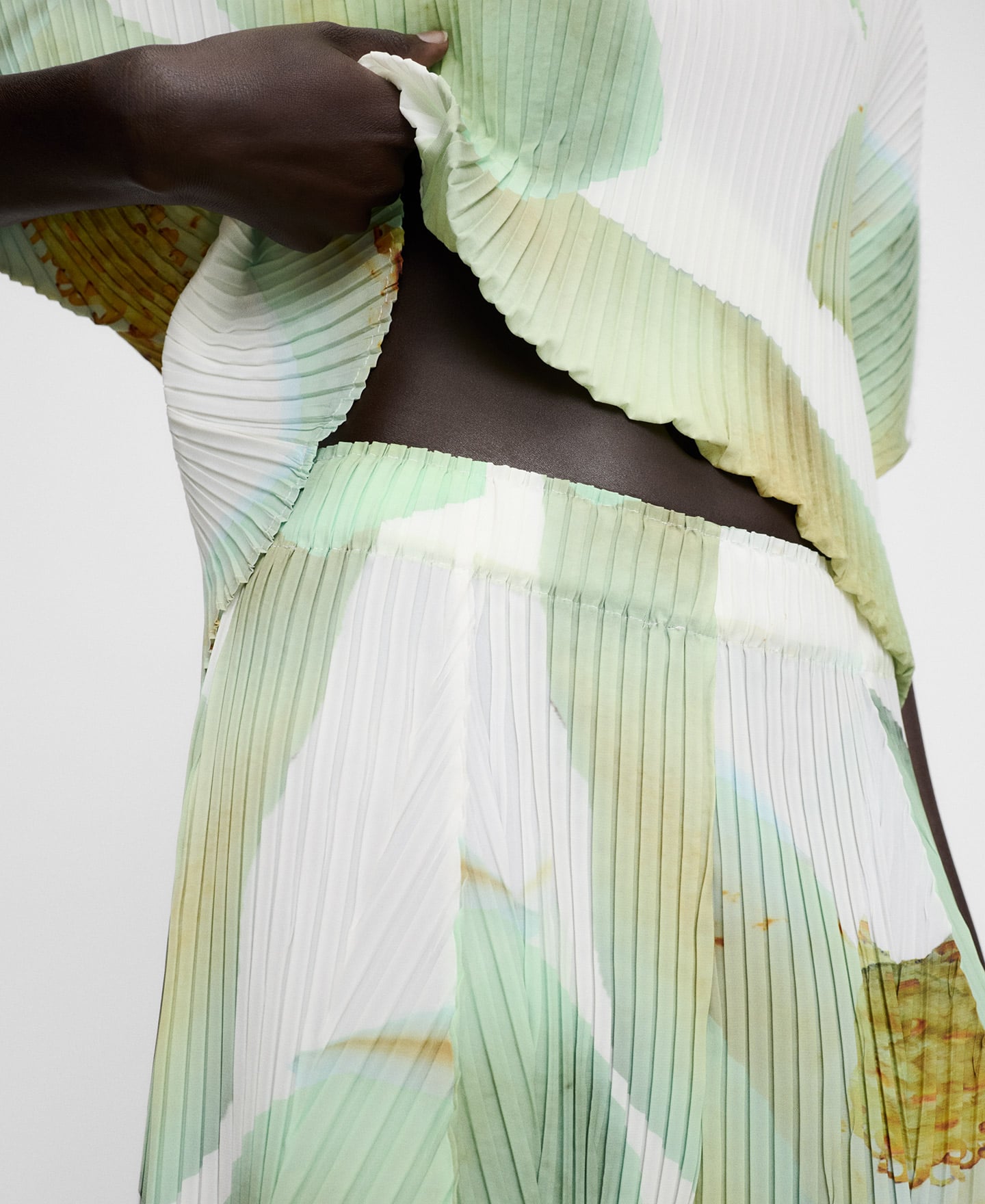 Printed crinkle palazzo trousers image number 3