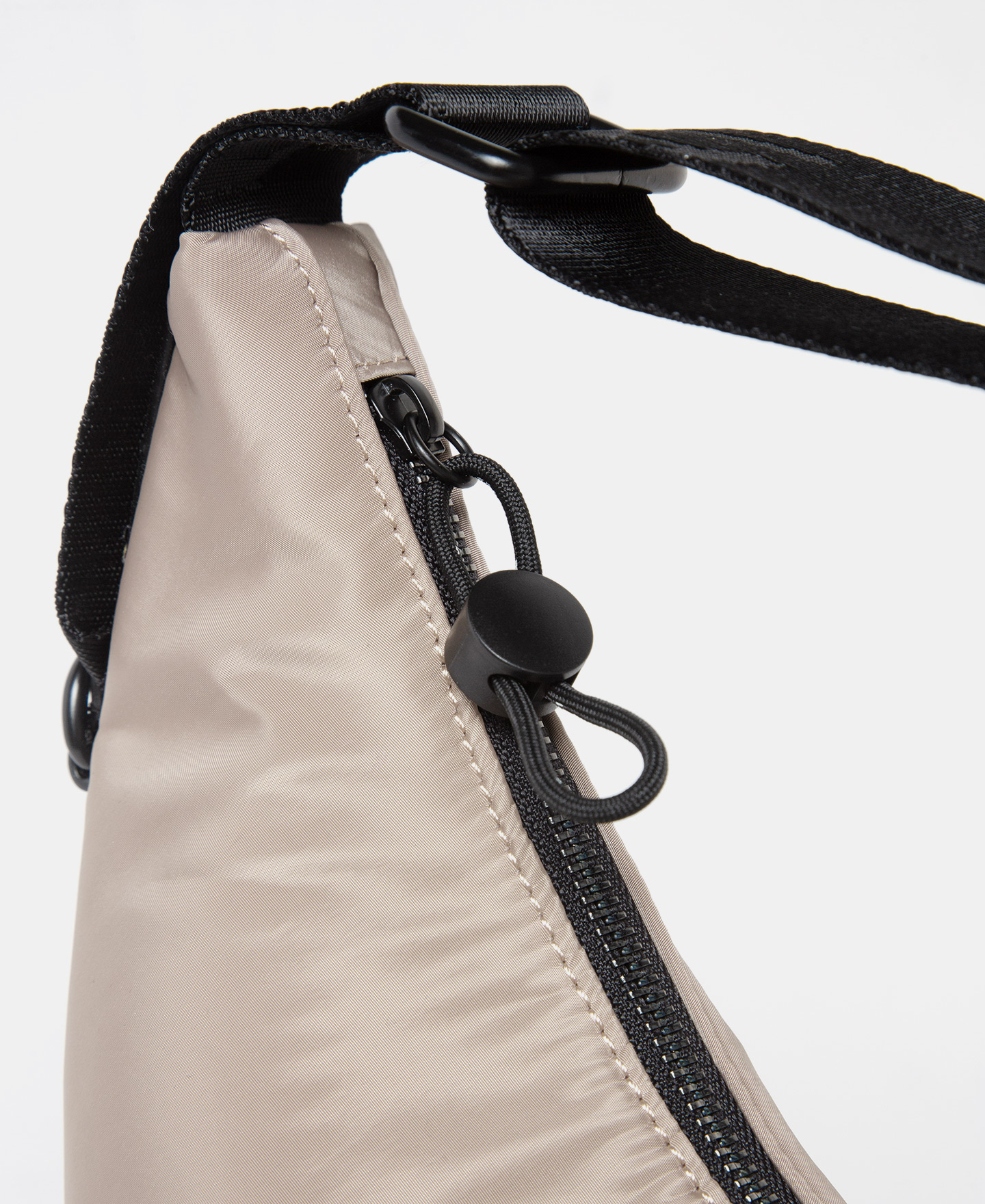 Padded hobo bag with adjustable handle image number 1