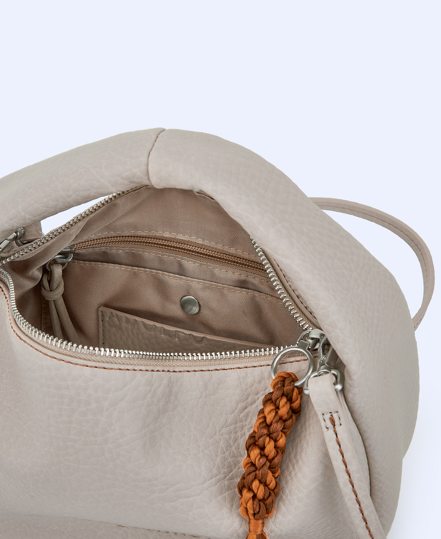 Sac à bandoulière moyen en polyester recyclé image number 2
