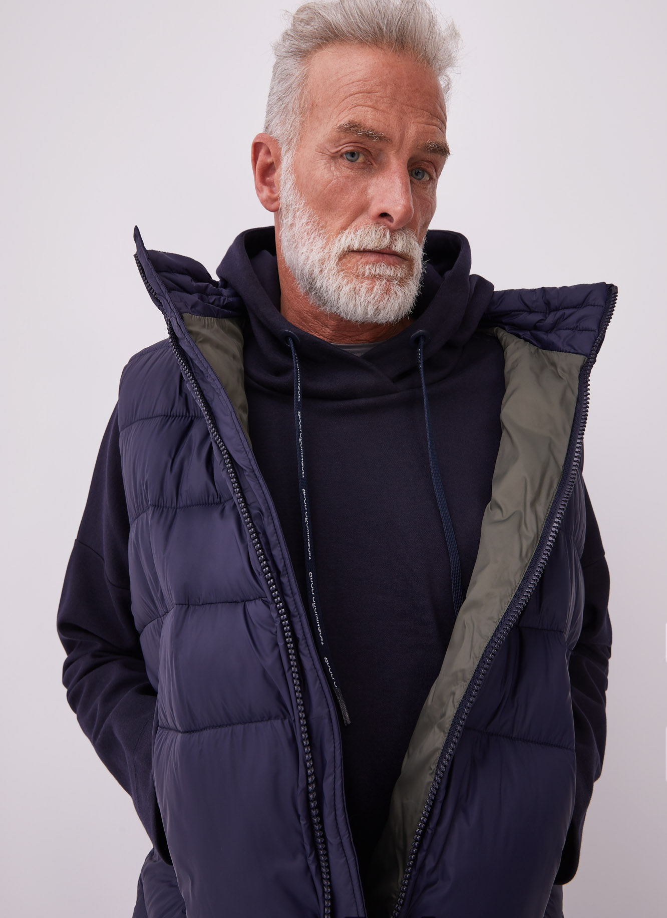 Recycled polyamide hooded waistcoat image number 1