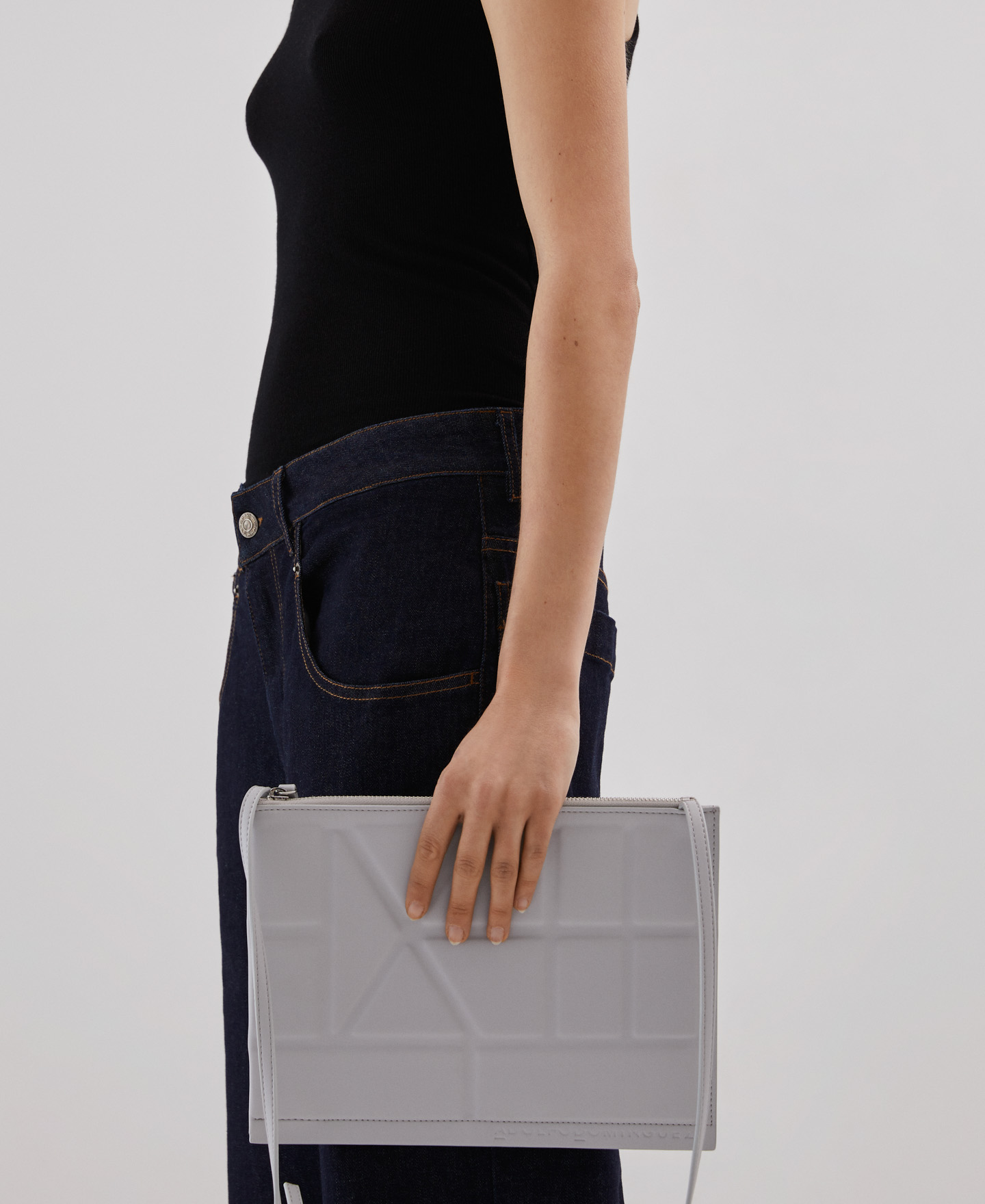 Flat crossbody bag with geometric lines image number 3