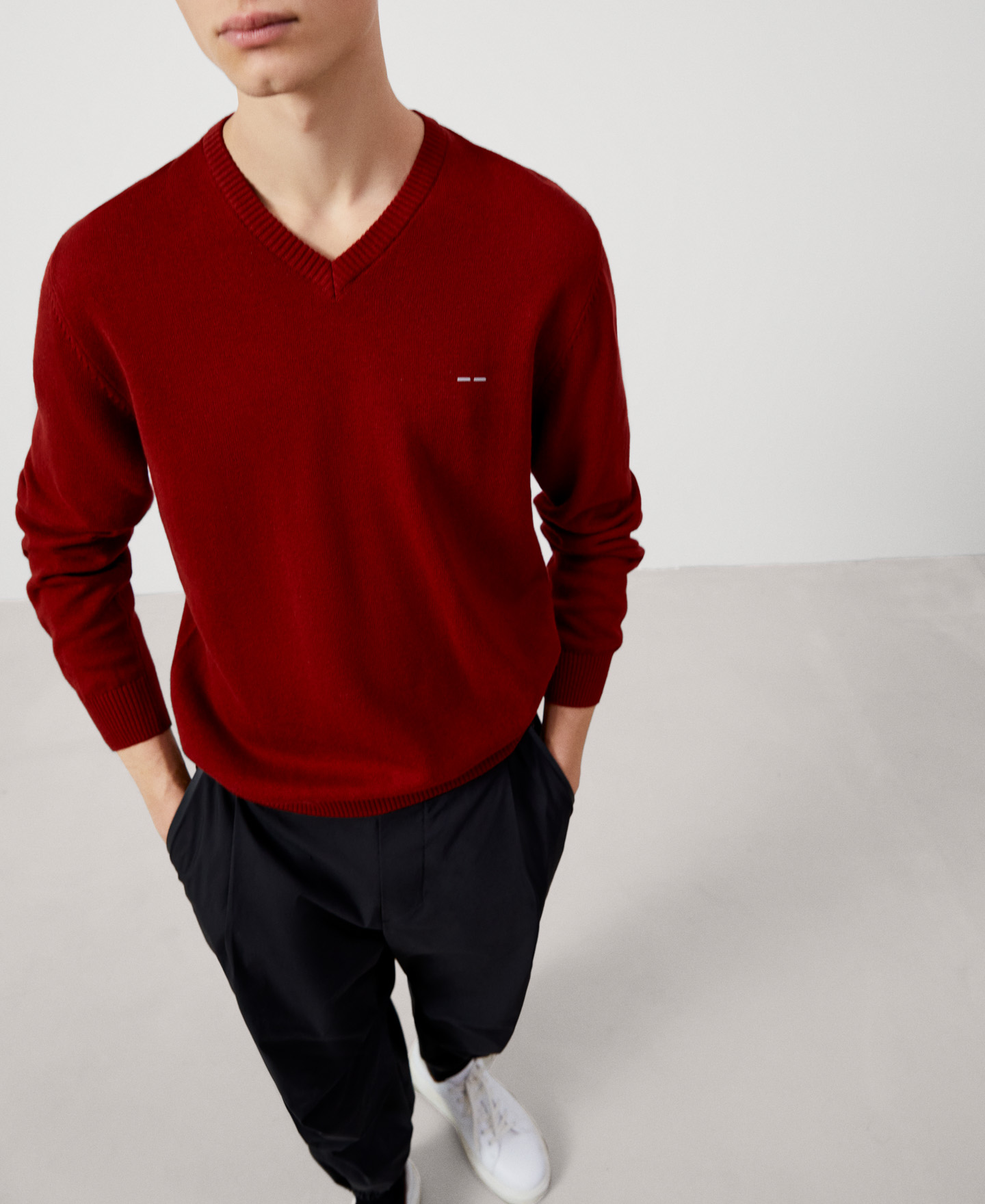 Cotton and wool V-neck sweater image number 3