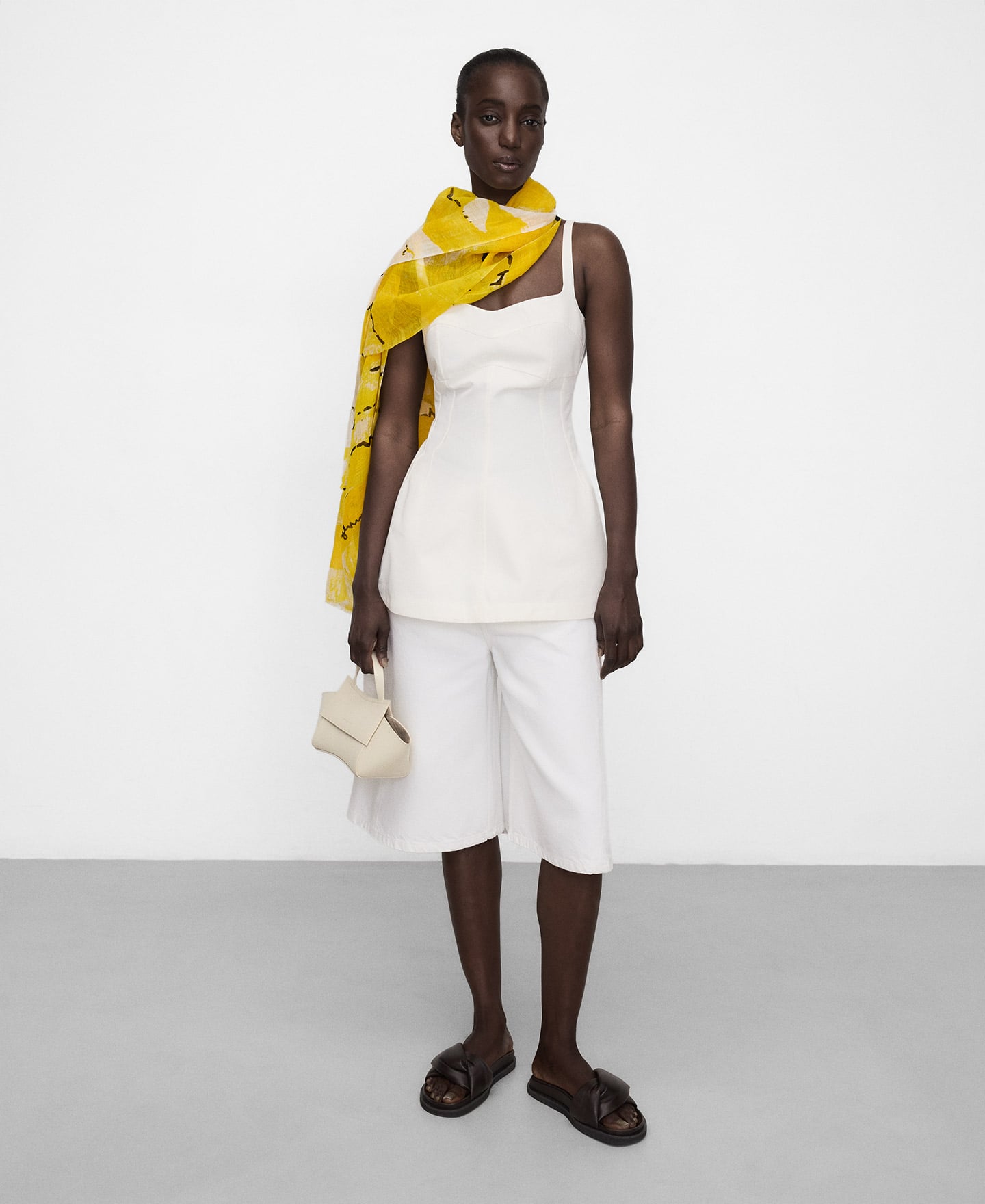 Chal estampado letras lino y modal image number 3