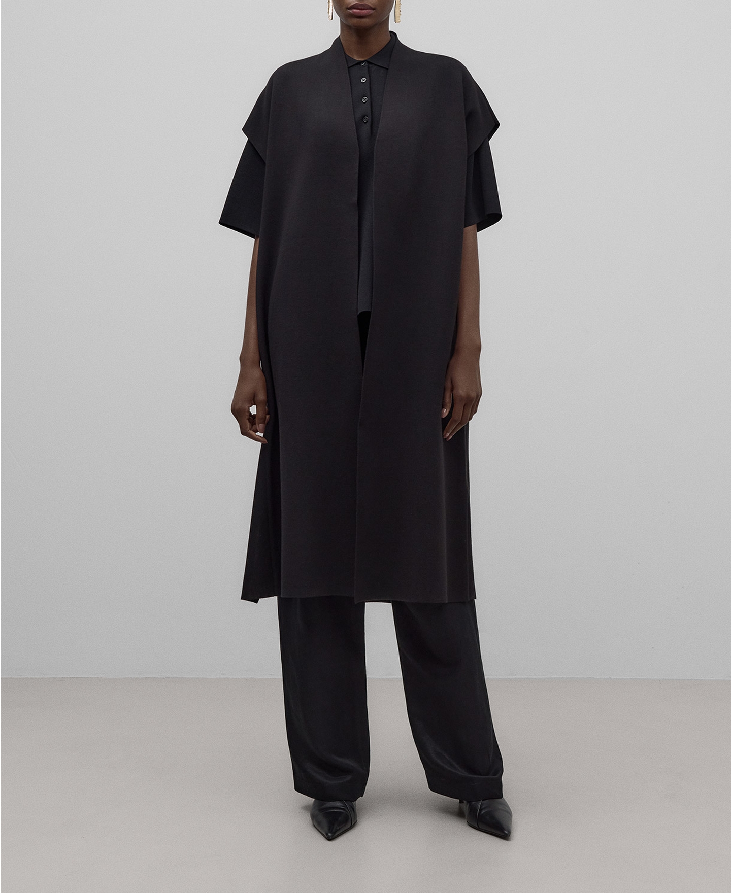 Black knit long vest woman image number 1