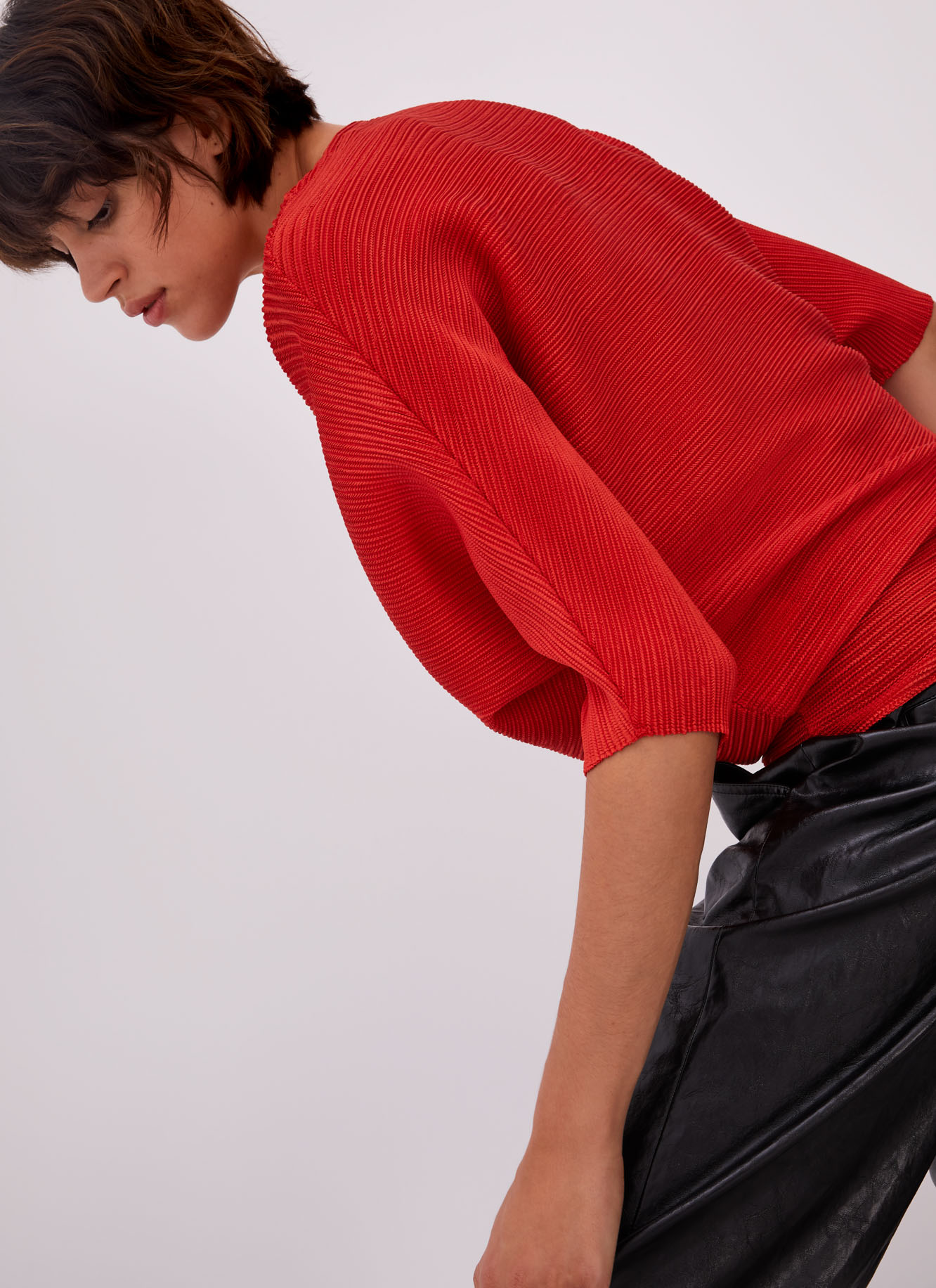 Crinkle sweatshirt with v-neckline image number 5