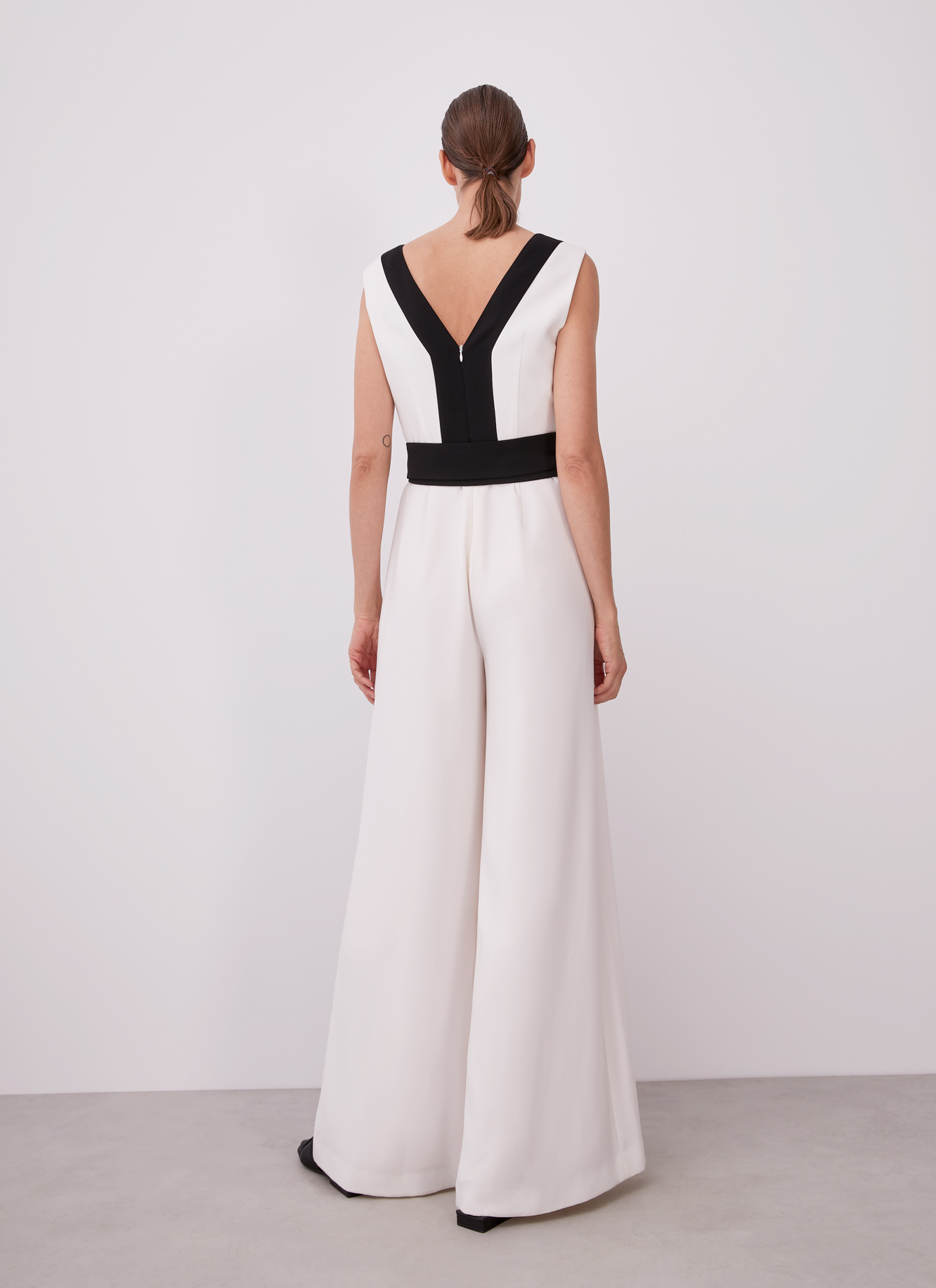 Bicolour jumpsuit with belt image number 4