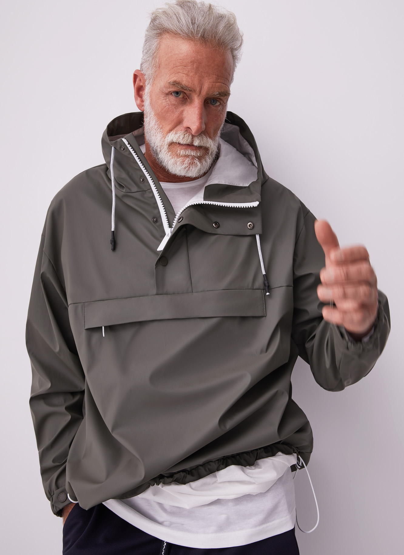 Gummed pullover with hood and pocket image number 4