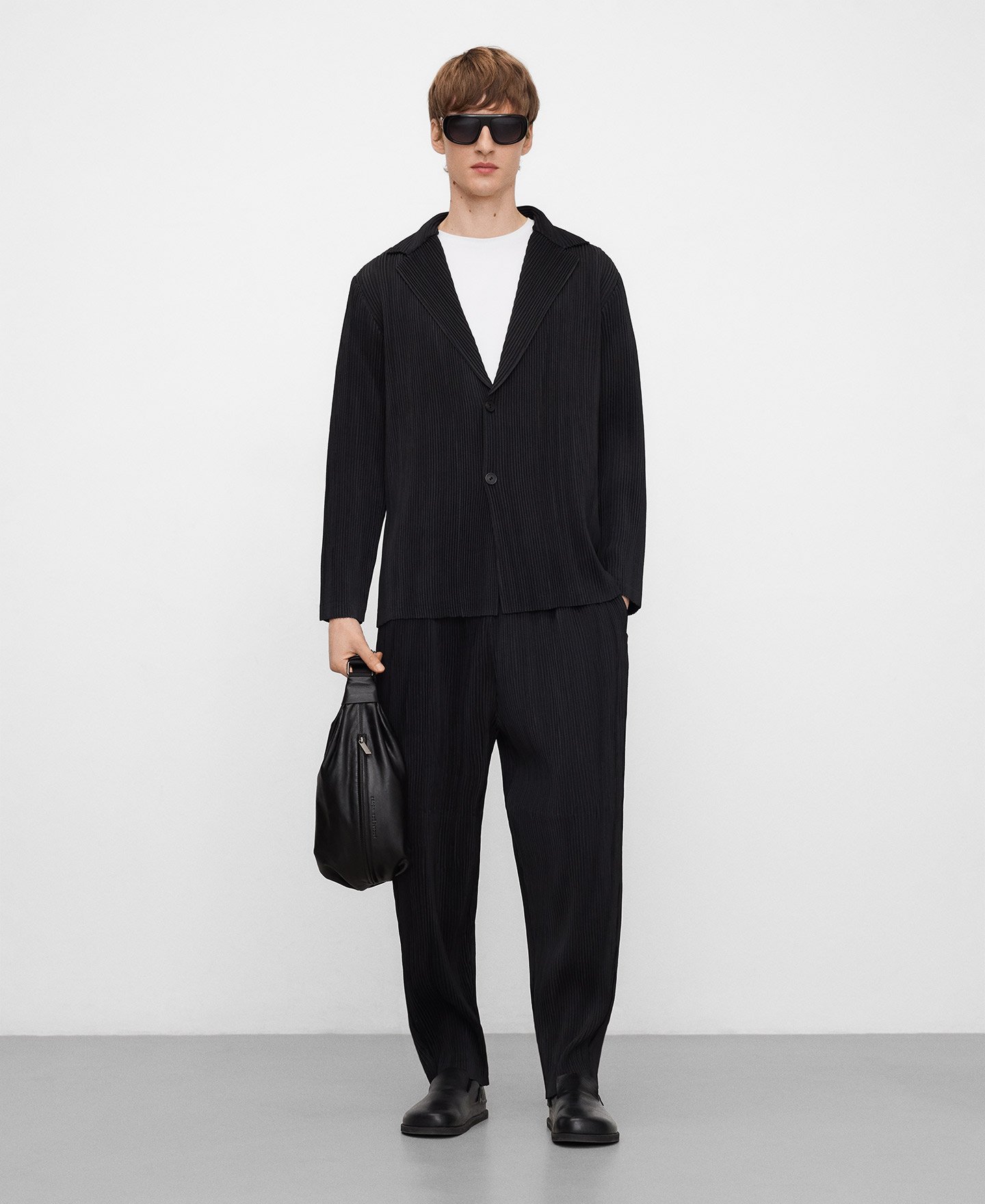 Barrel fit crinkle trousers image number 1