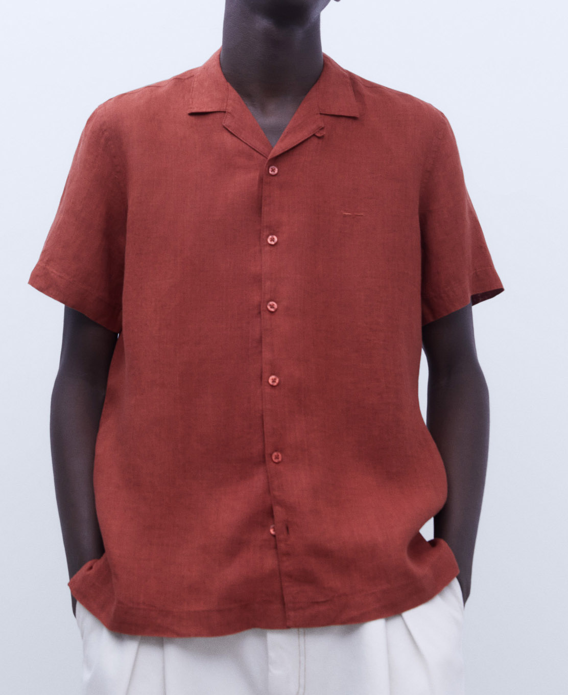 Camisa cuello bowling en lino image number 0