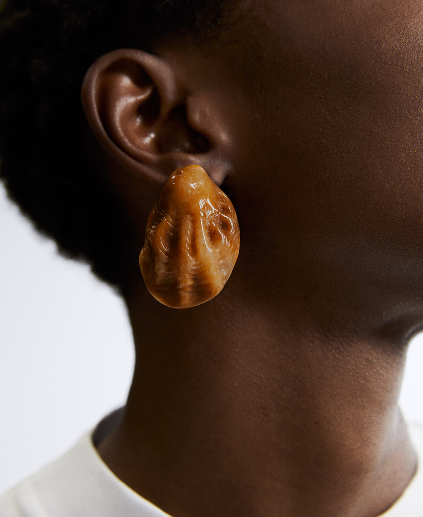 Resin shell earrings image number 3