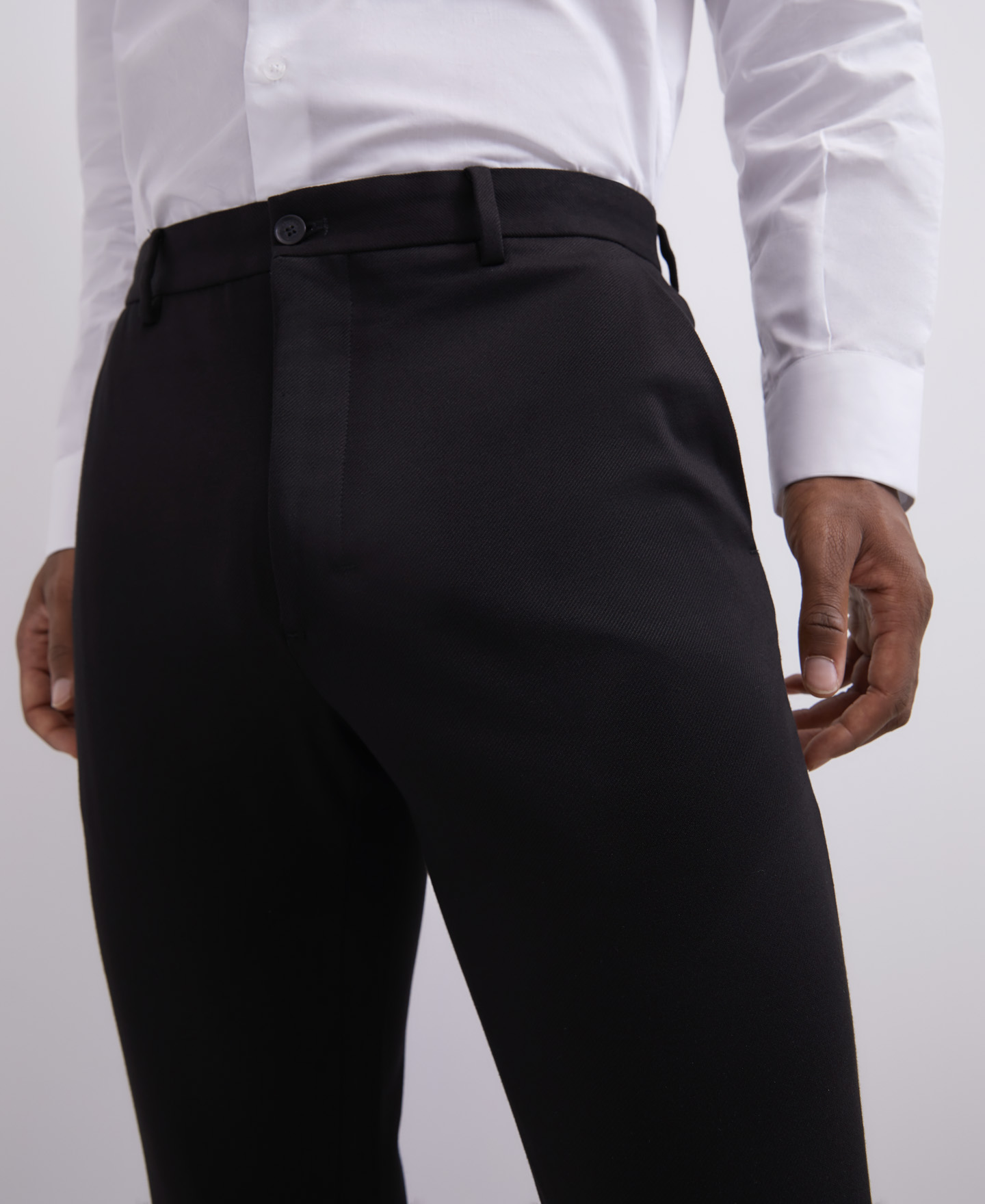 Pantalón chino en twill de viscosa image number 2