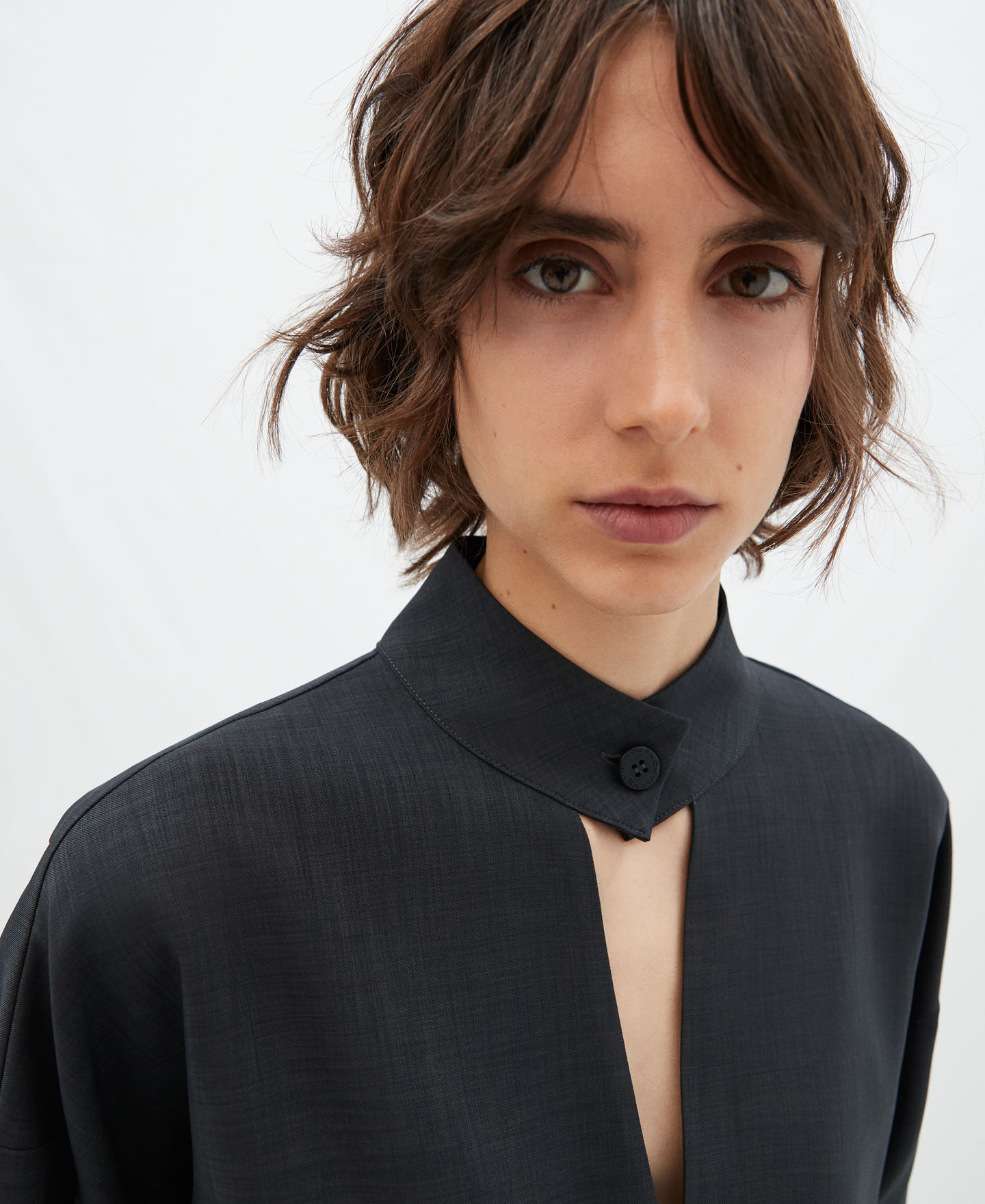 Blusa cuello mao escote pico image number 3