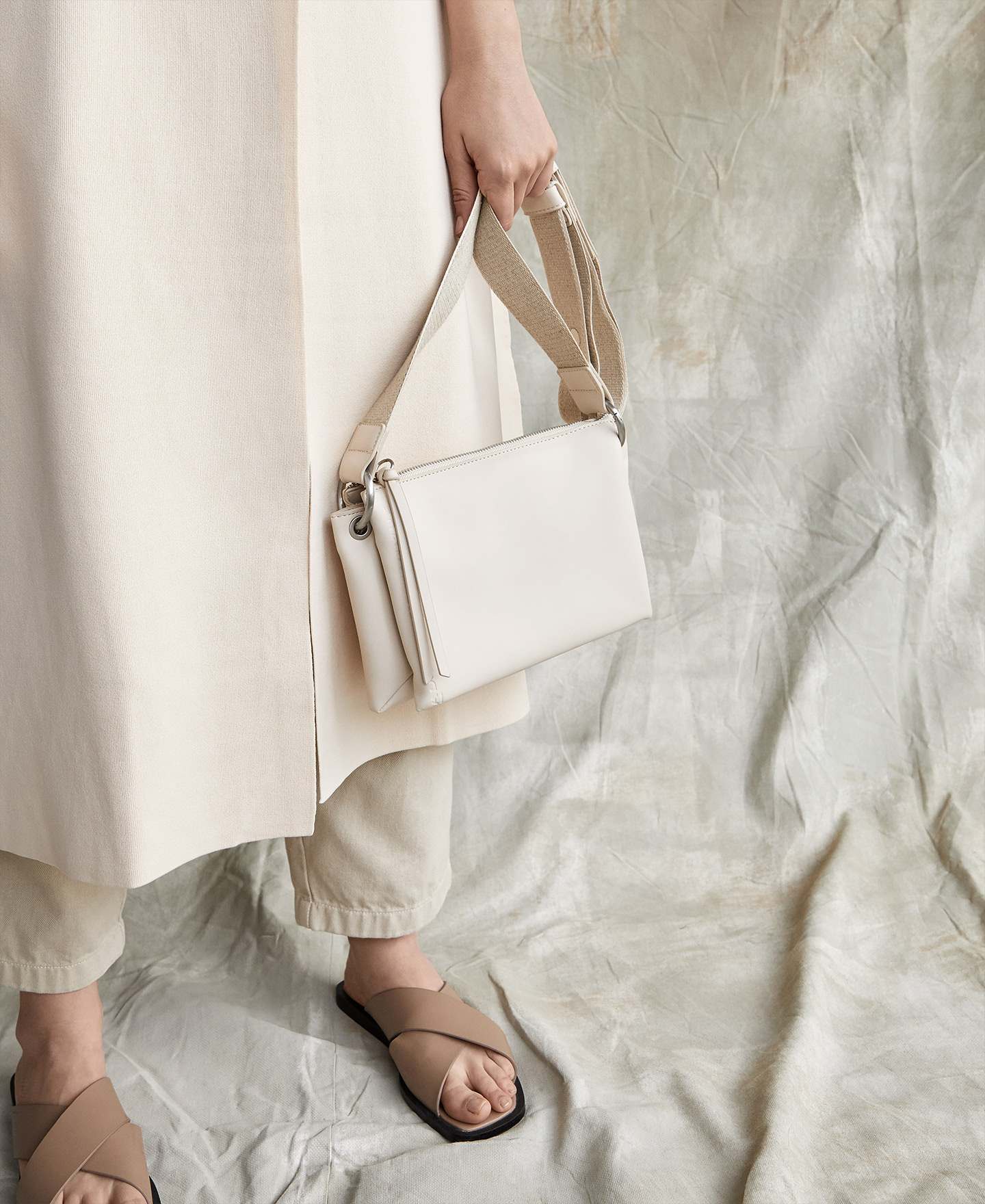 Faux leather medium shoulder bag image number 3