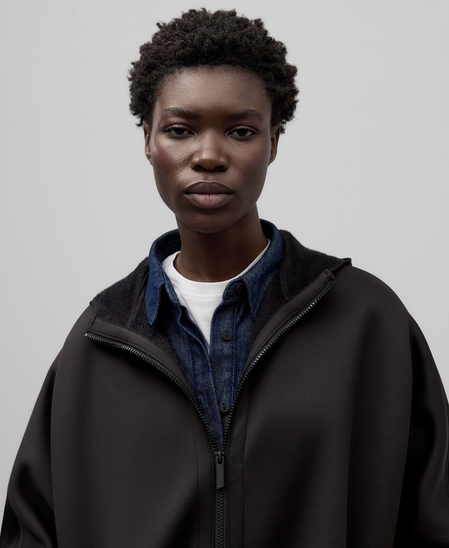 Abrigo con capucha nailon mujer image number 3