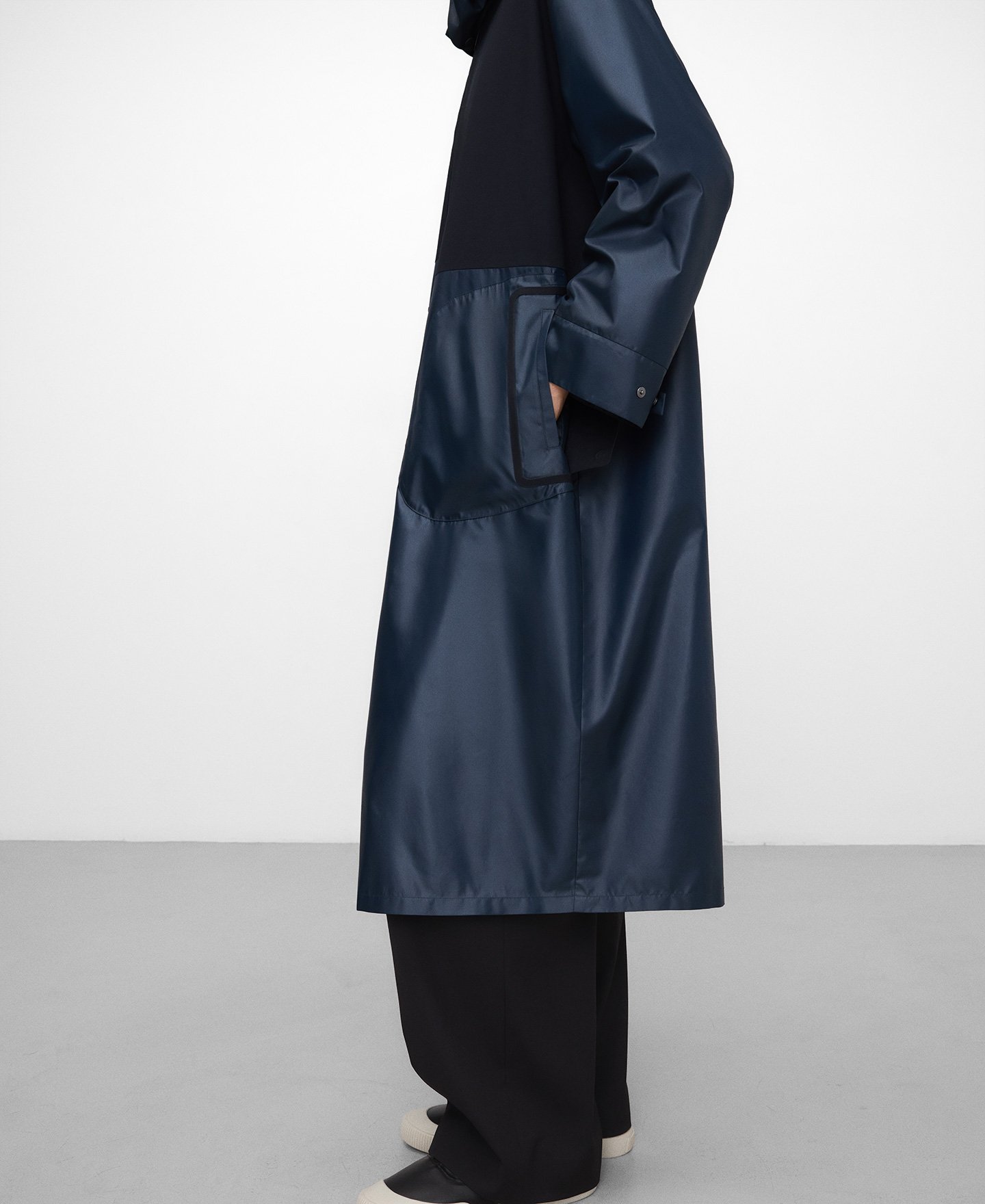 Mixed-fabric trench coat man image number 4