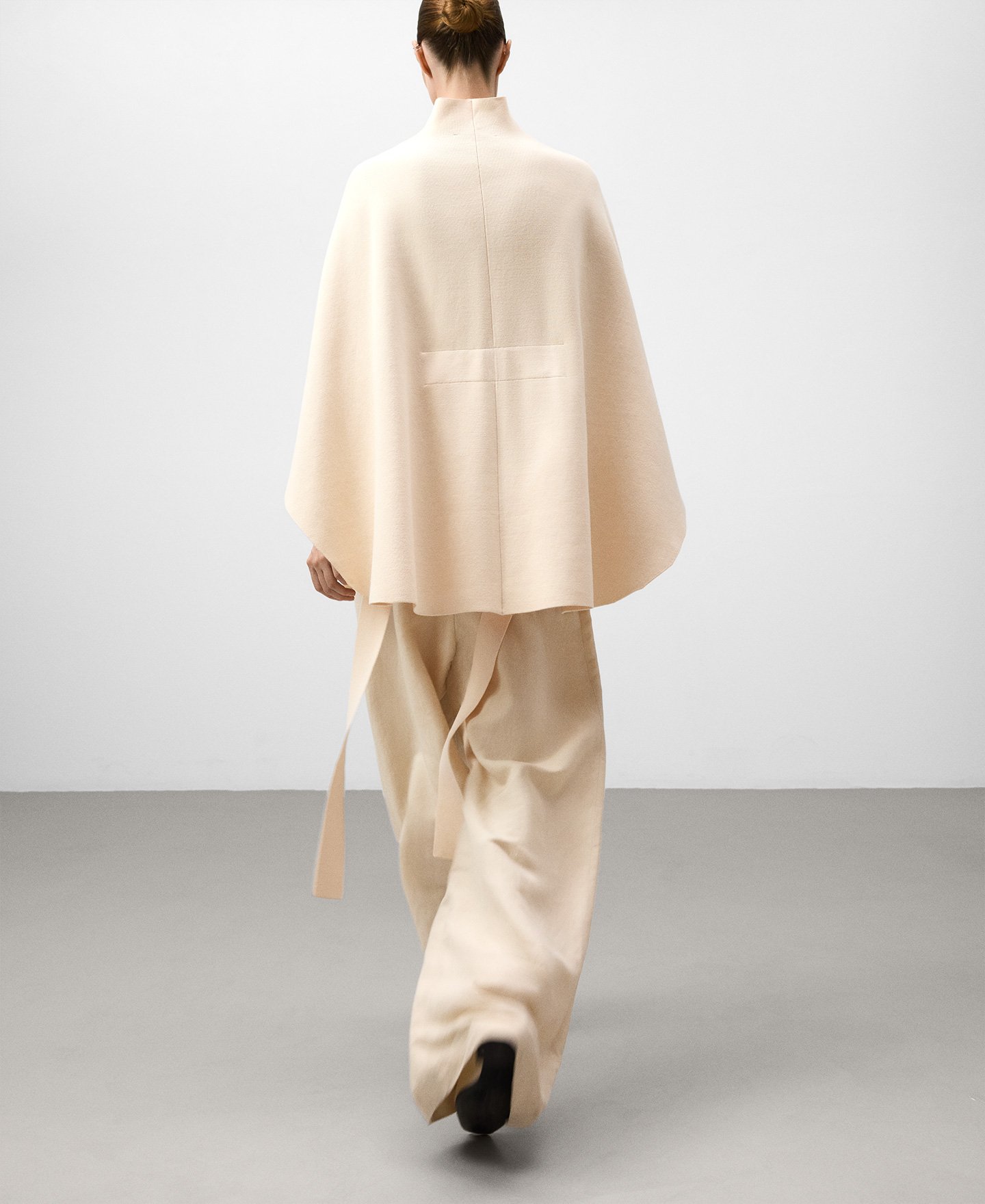 Knit cape with belt woman image number 2