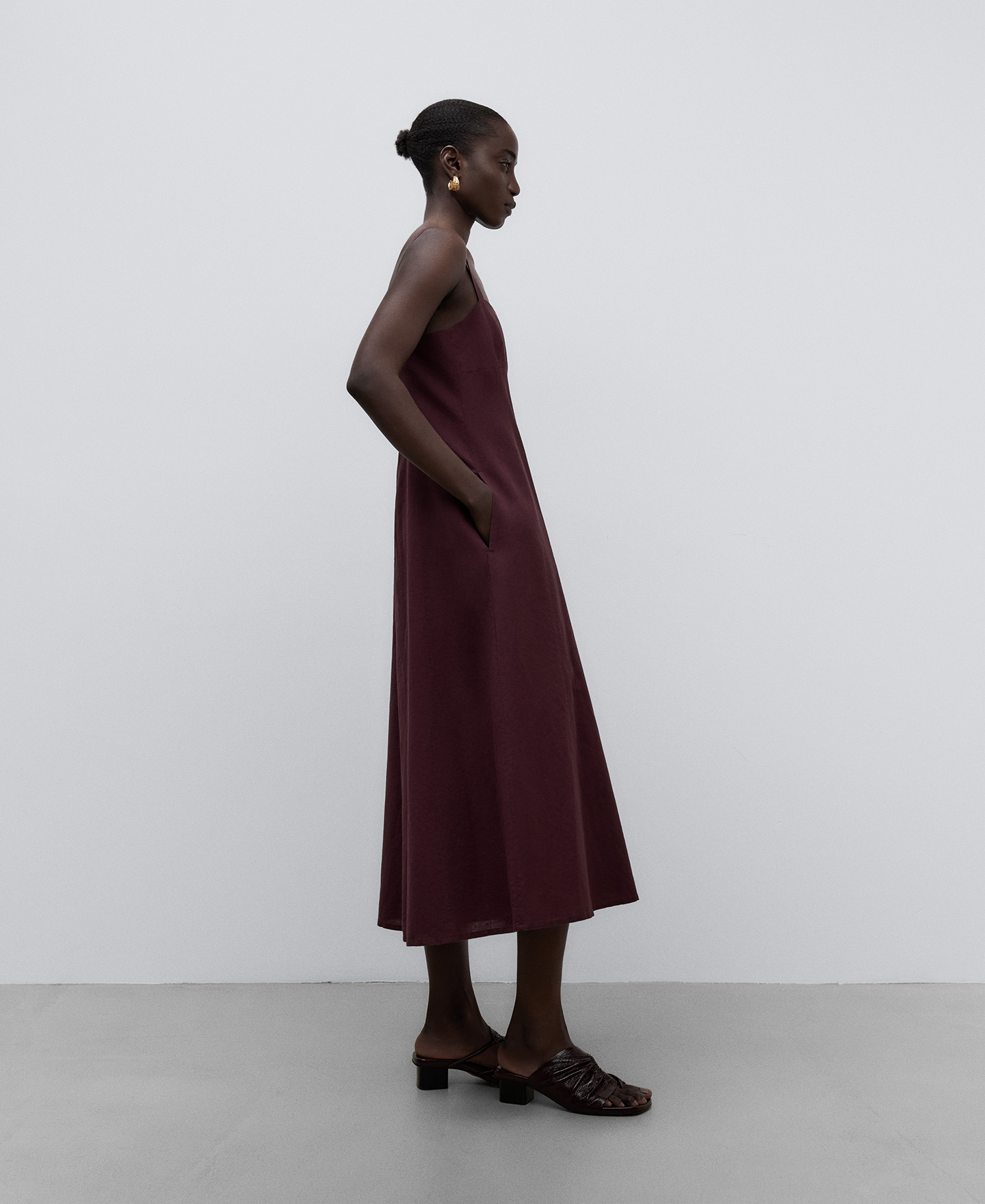 Burgundy strap dress woman image number 3