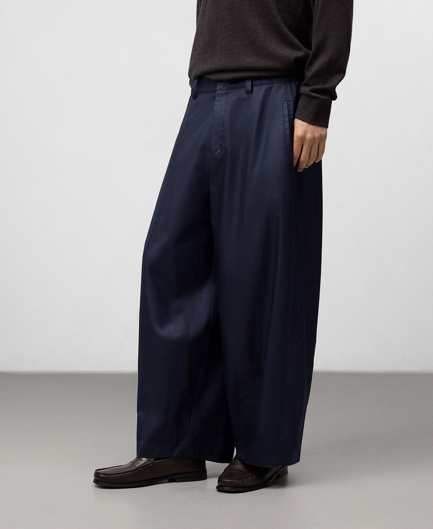 Navy blue barrel fit trousers man image number 0