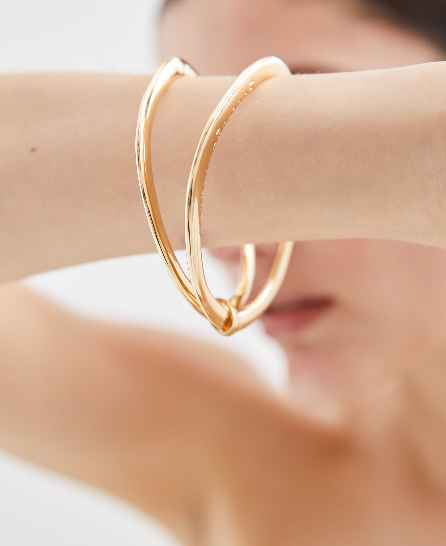 Golden zinc bracelets image number 3