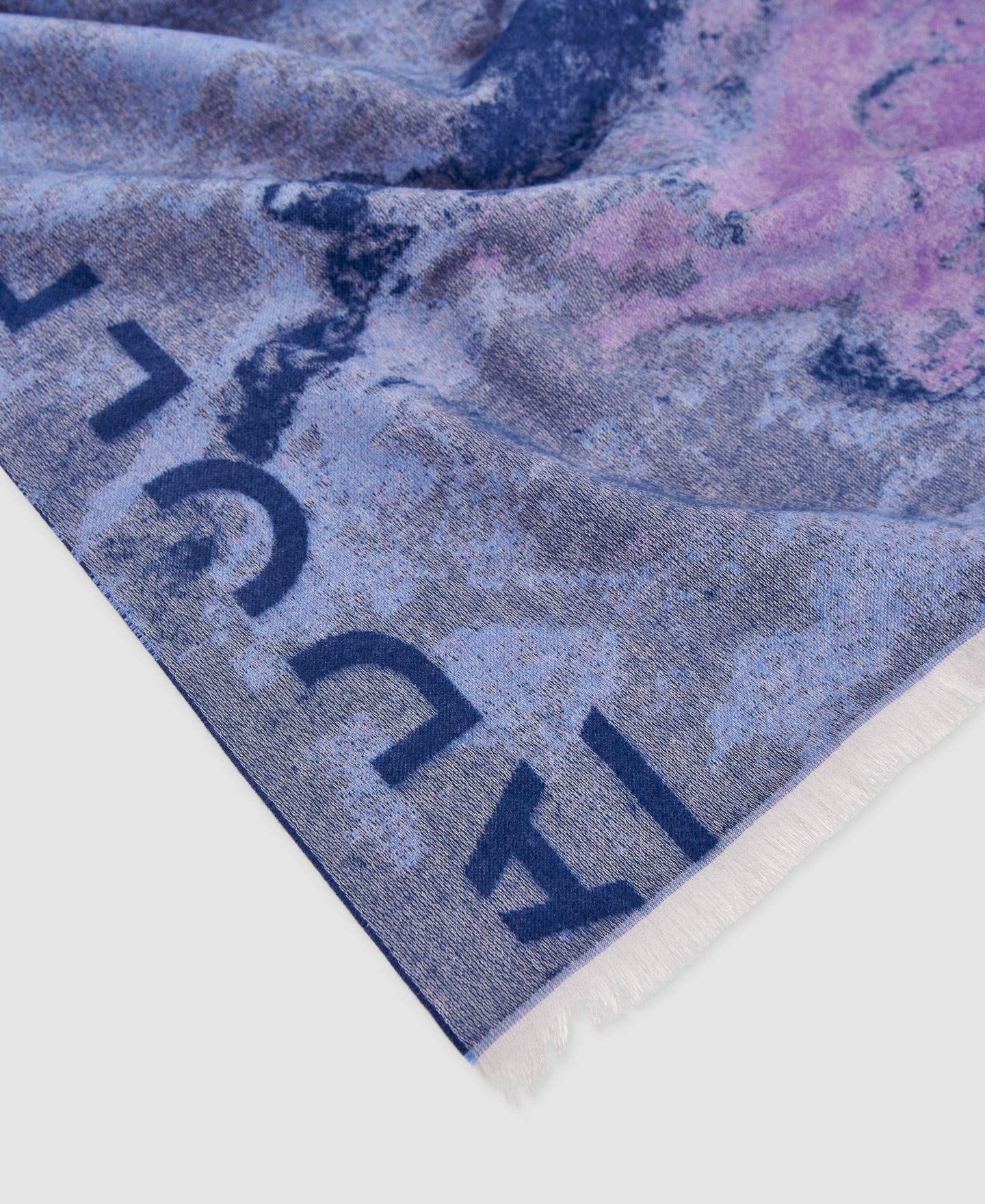 Jacquardized print scarf image number 2