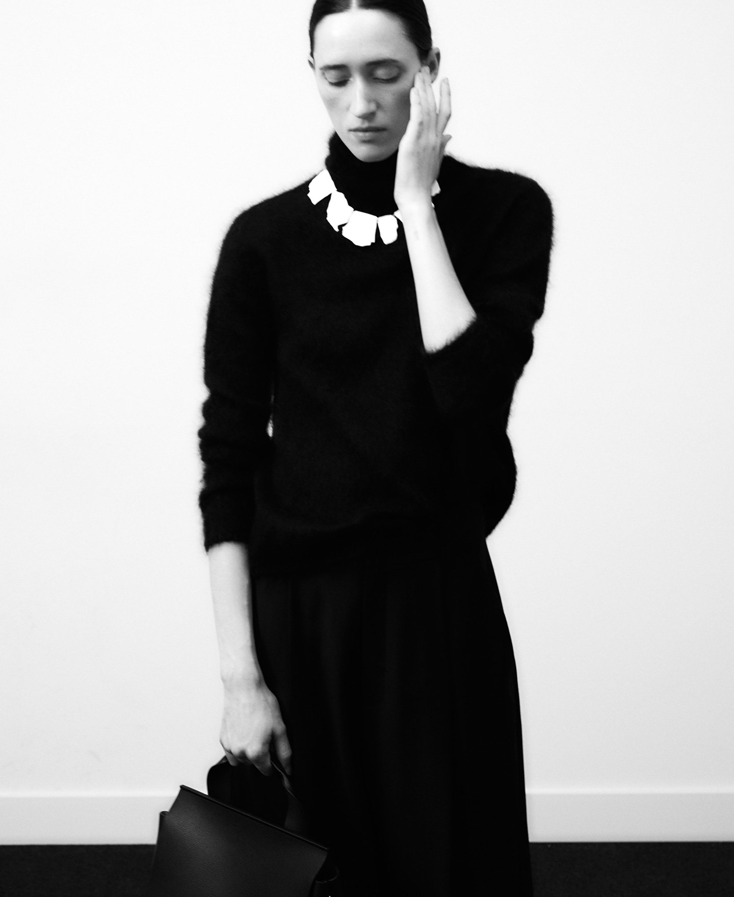 Lacquered metal plates necklace woman image number 3