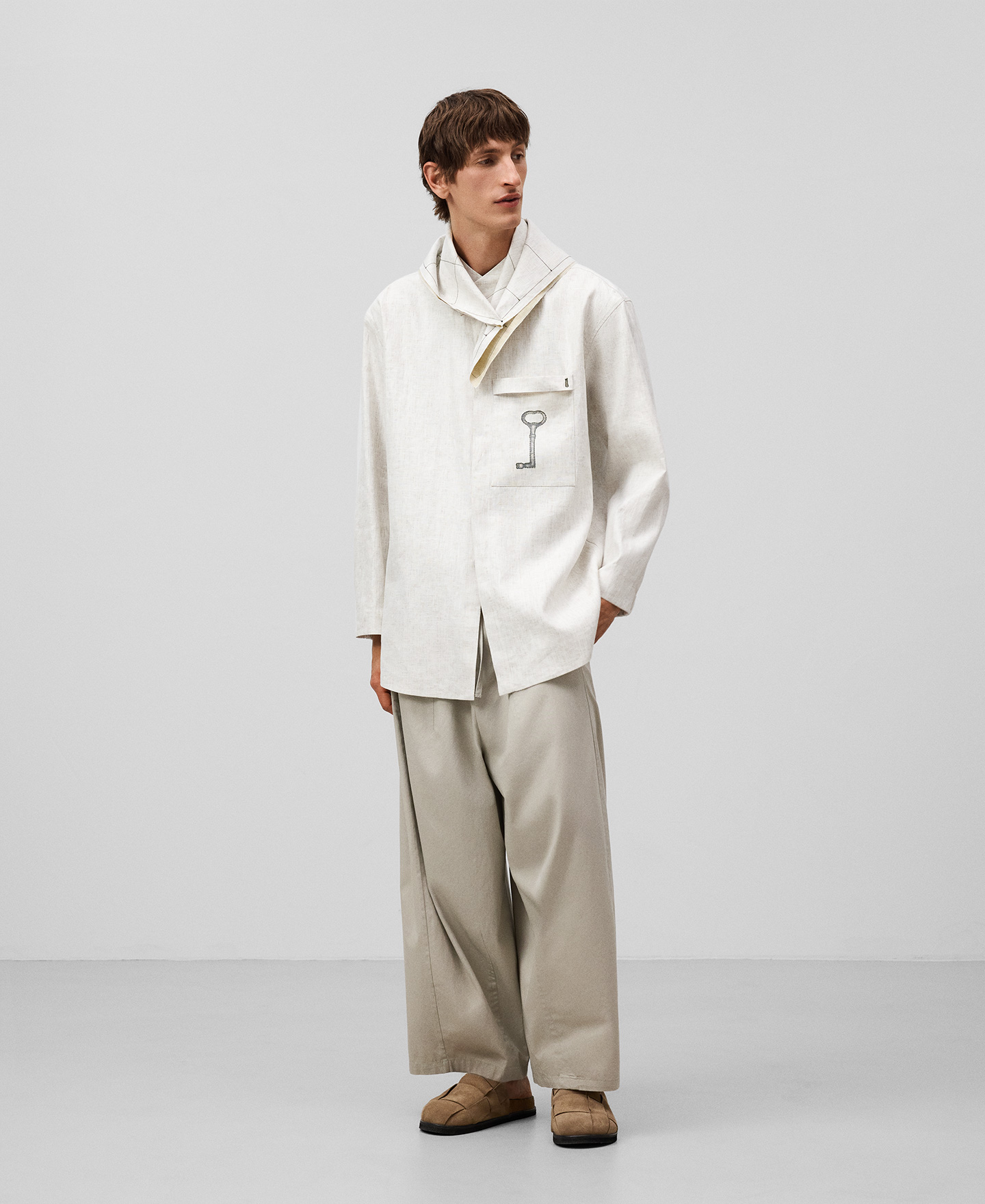 European linen printed key shirt man image number 1