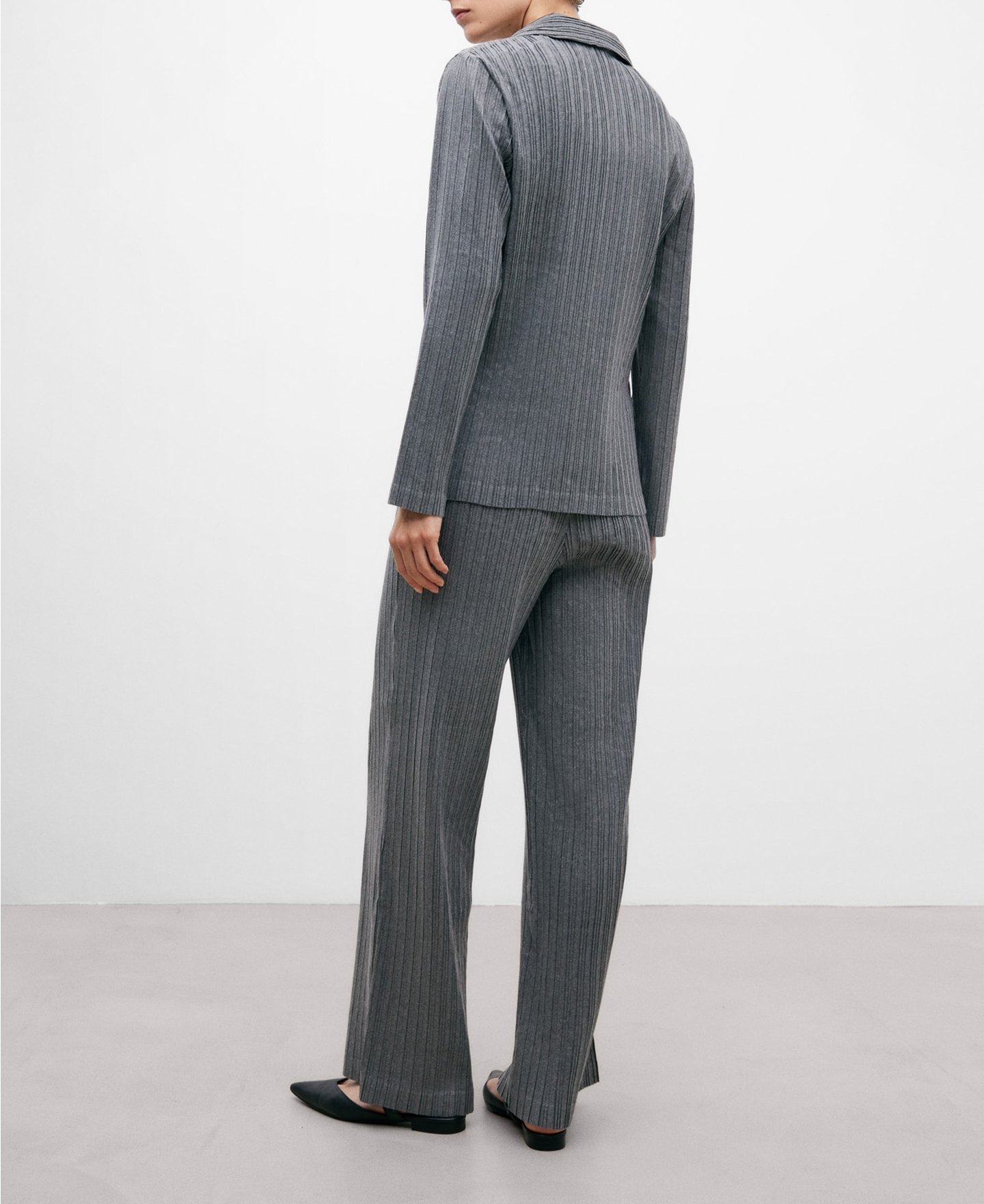 Grey blazer in crinkle for women image number 0