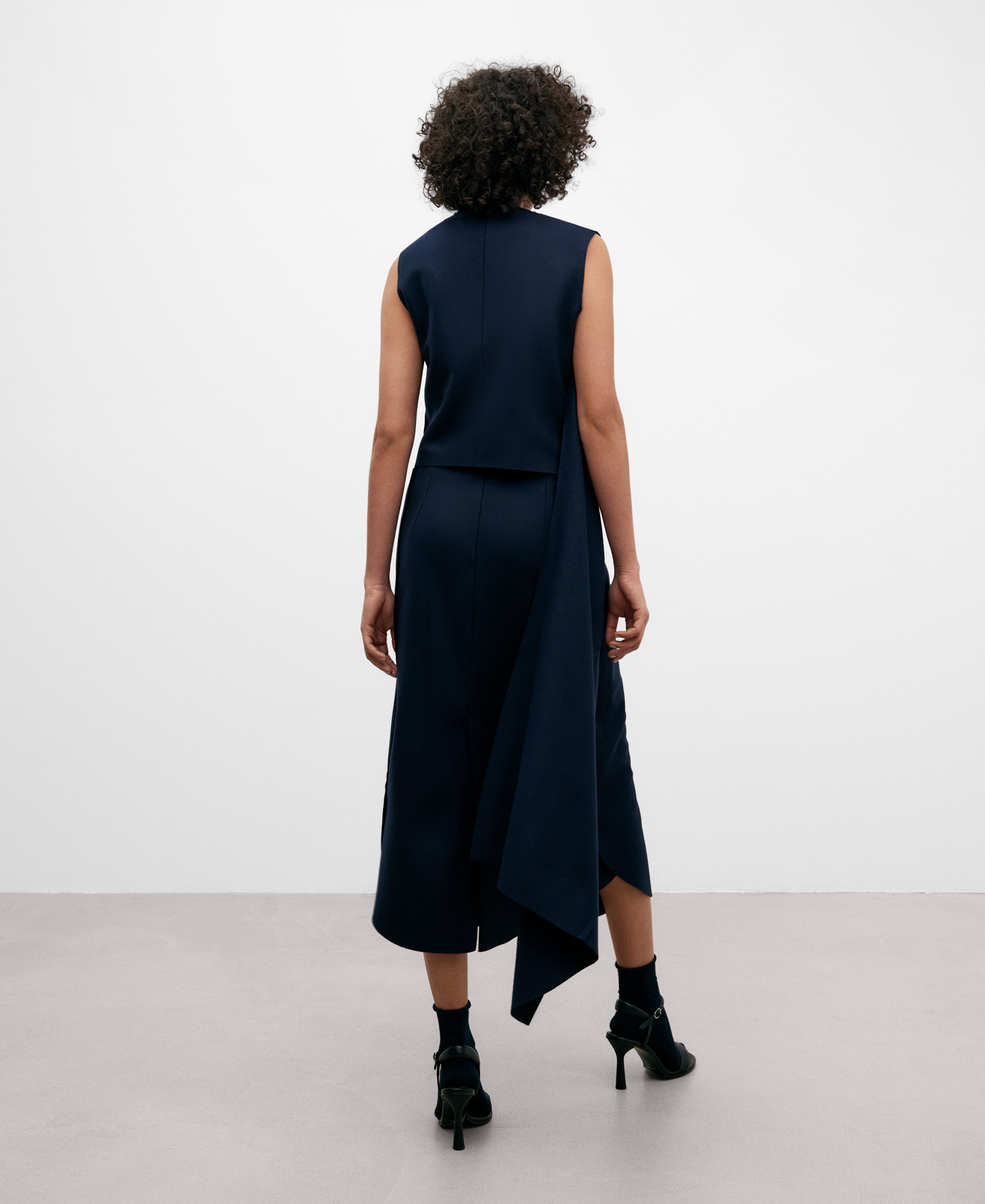 Falda tejido lana azul marino para mujer image number 4