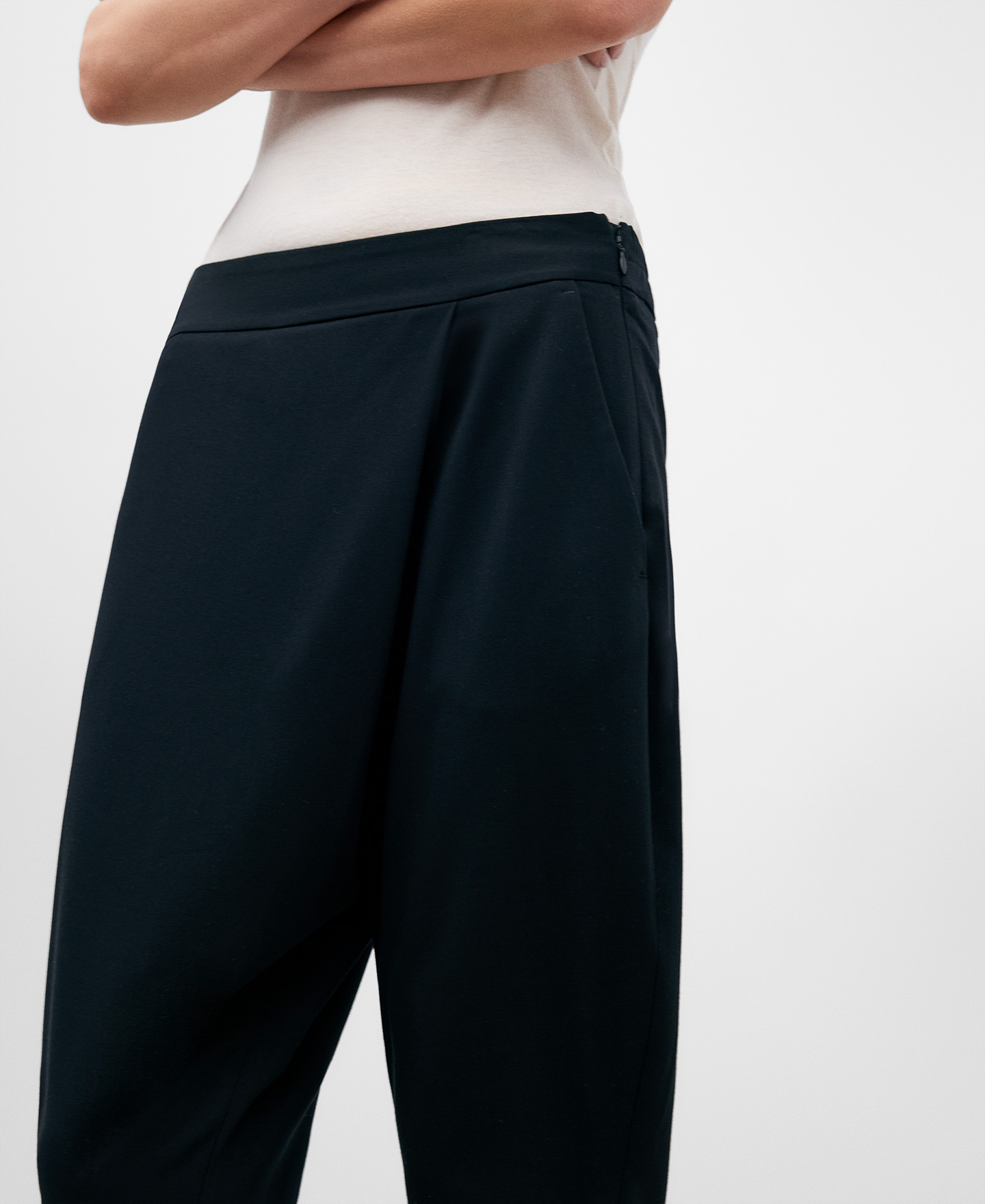 Black front pleat trousers for women image number 3