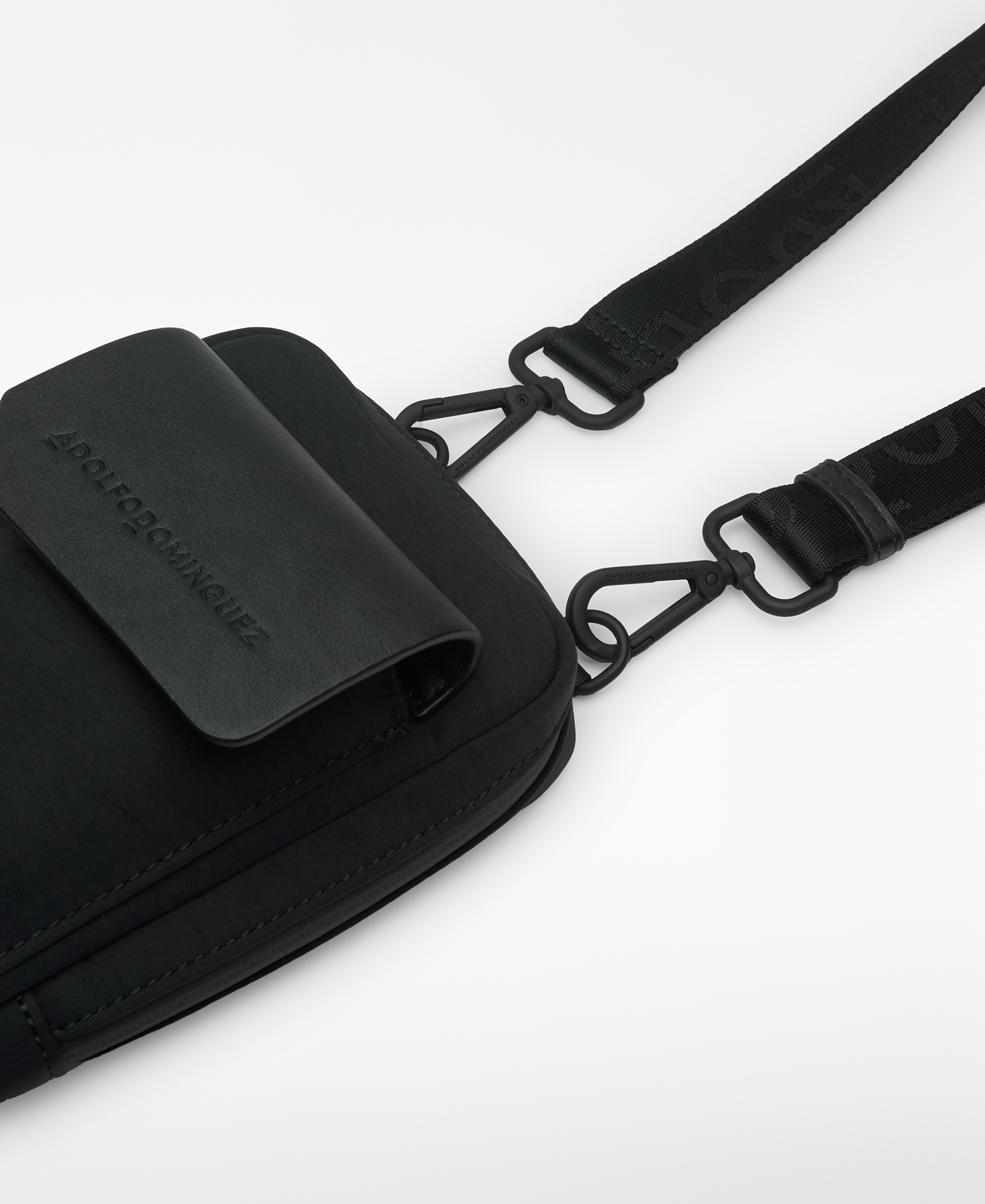 Black nylon mobile phone holder man image number 2