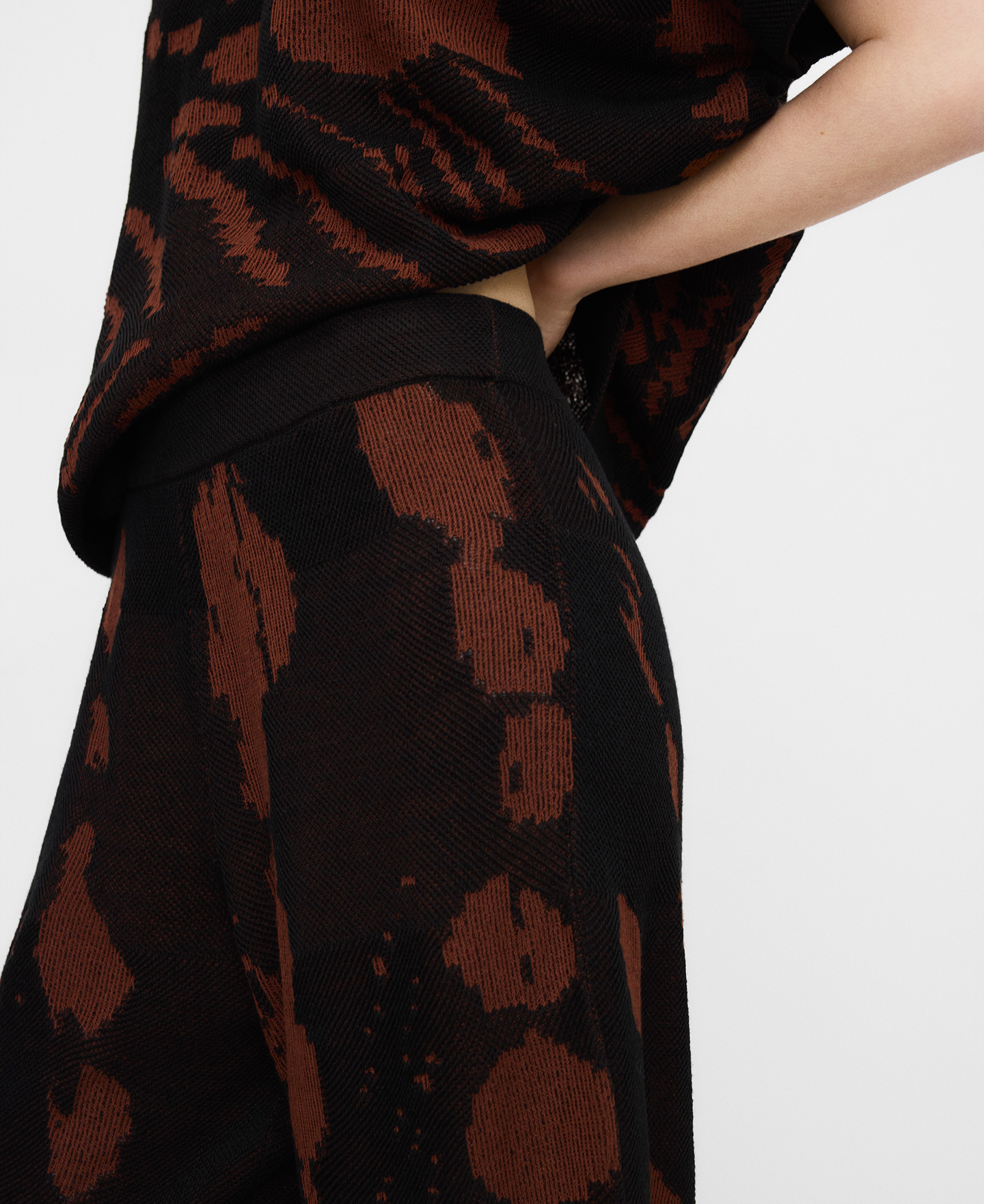 Jacquard knit animal print trousers image number 3