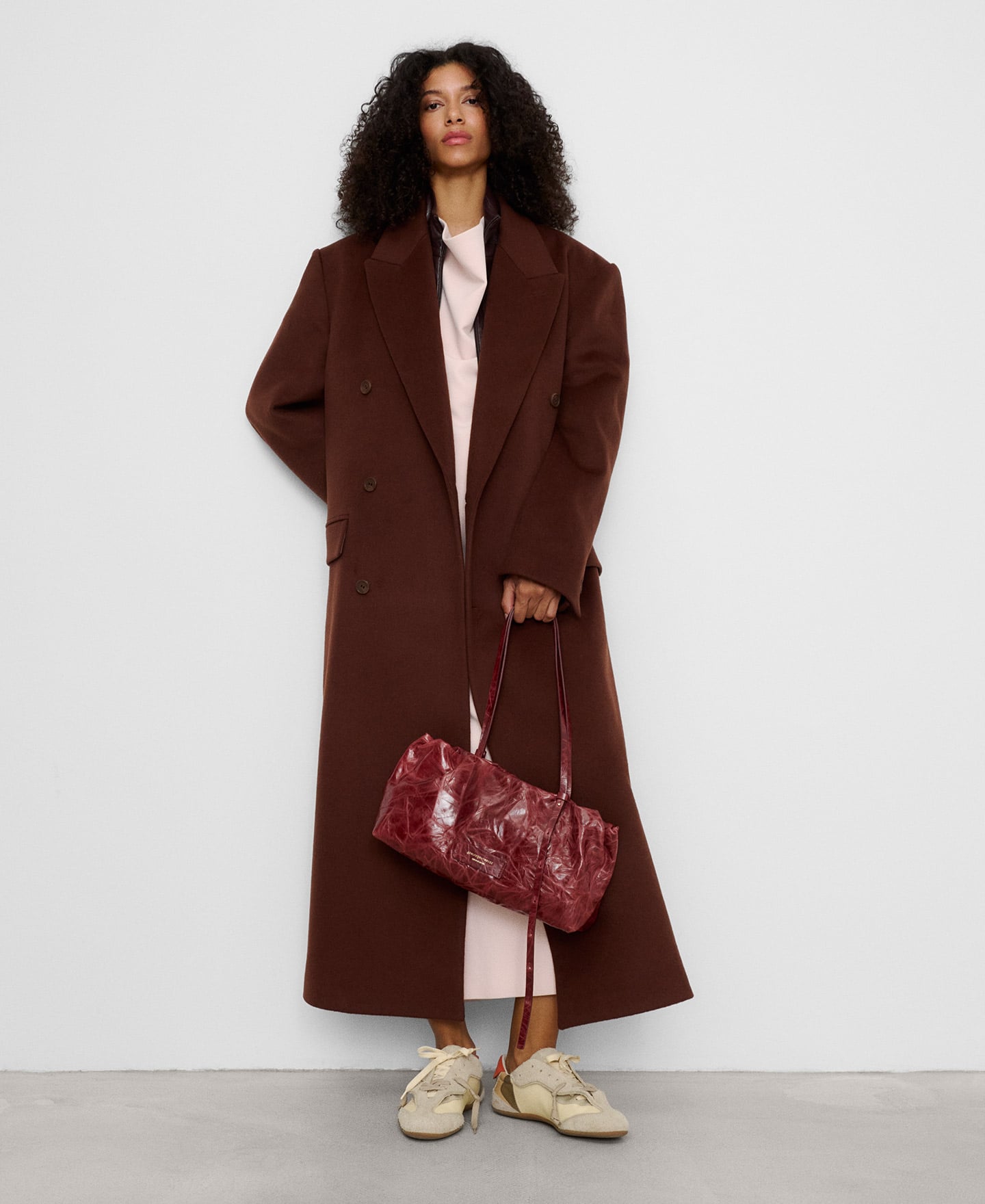 Doce crackled leather maxi shoulder bag image number 6