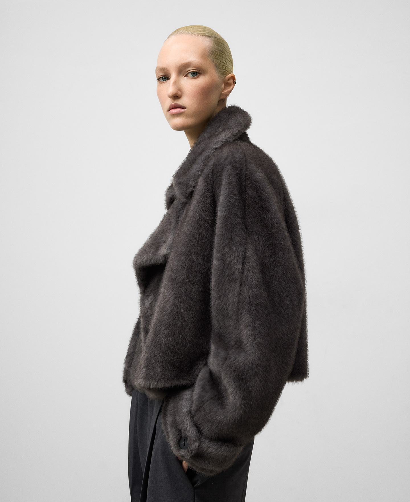 Faux fur short coat image number 4