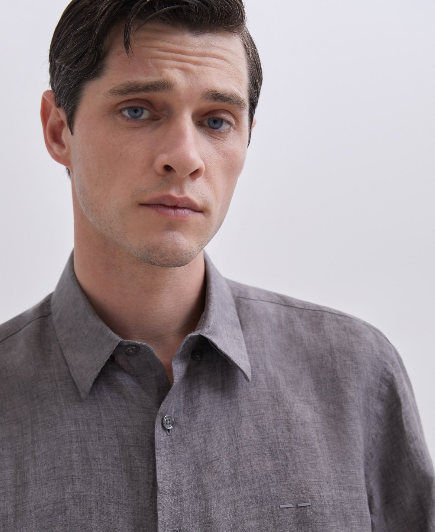 White linen shirt with shirt collar image number 2