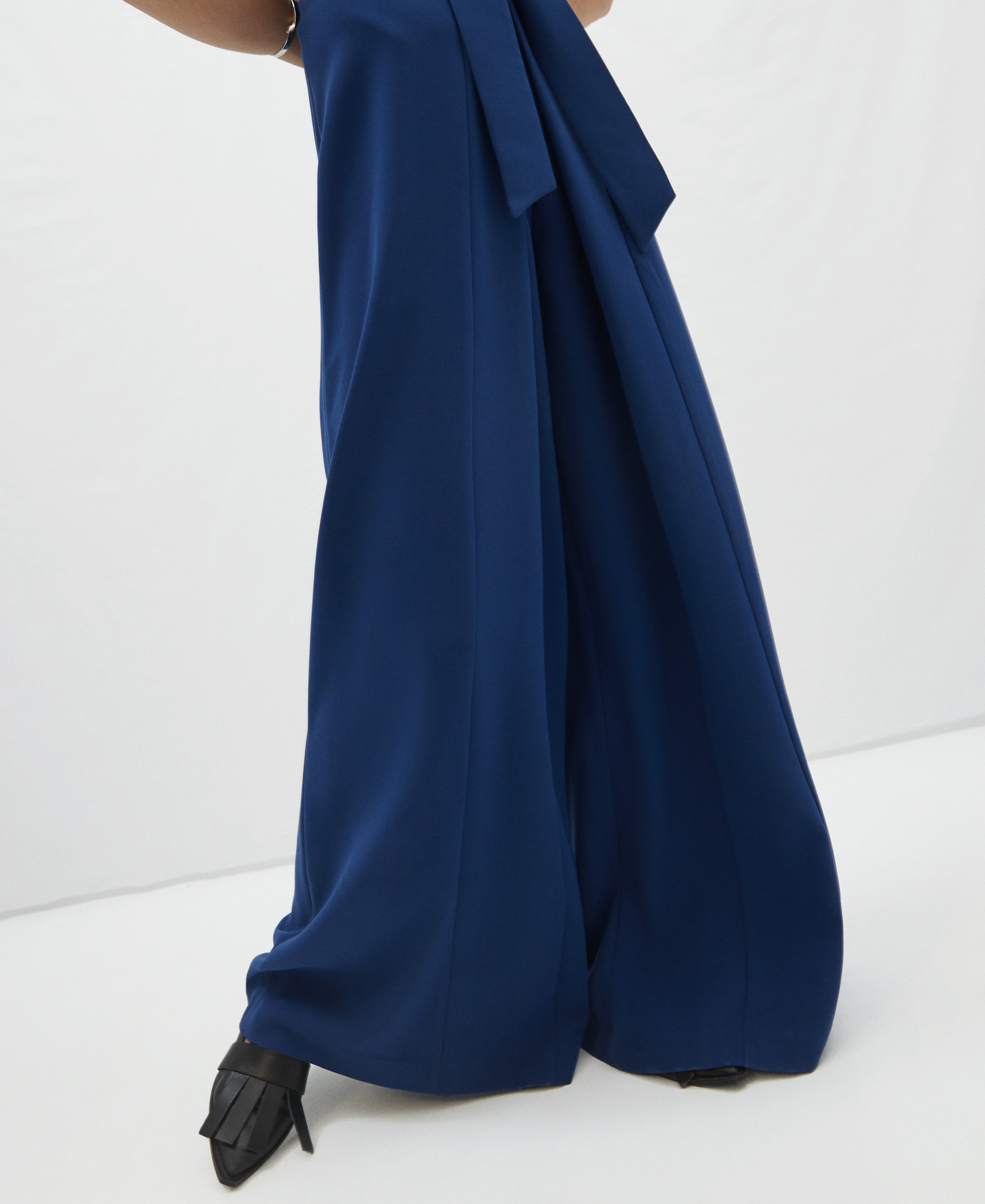 V-neck long jumpsuit image number 4