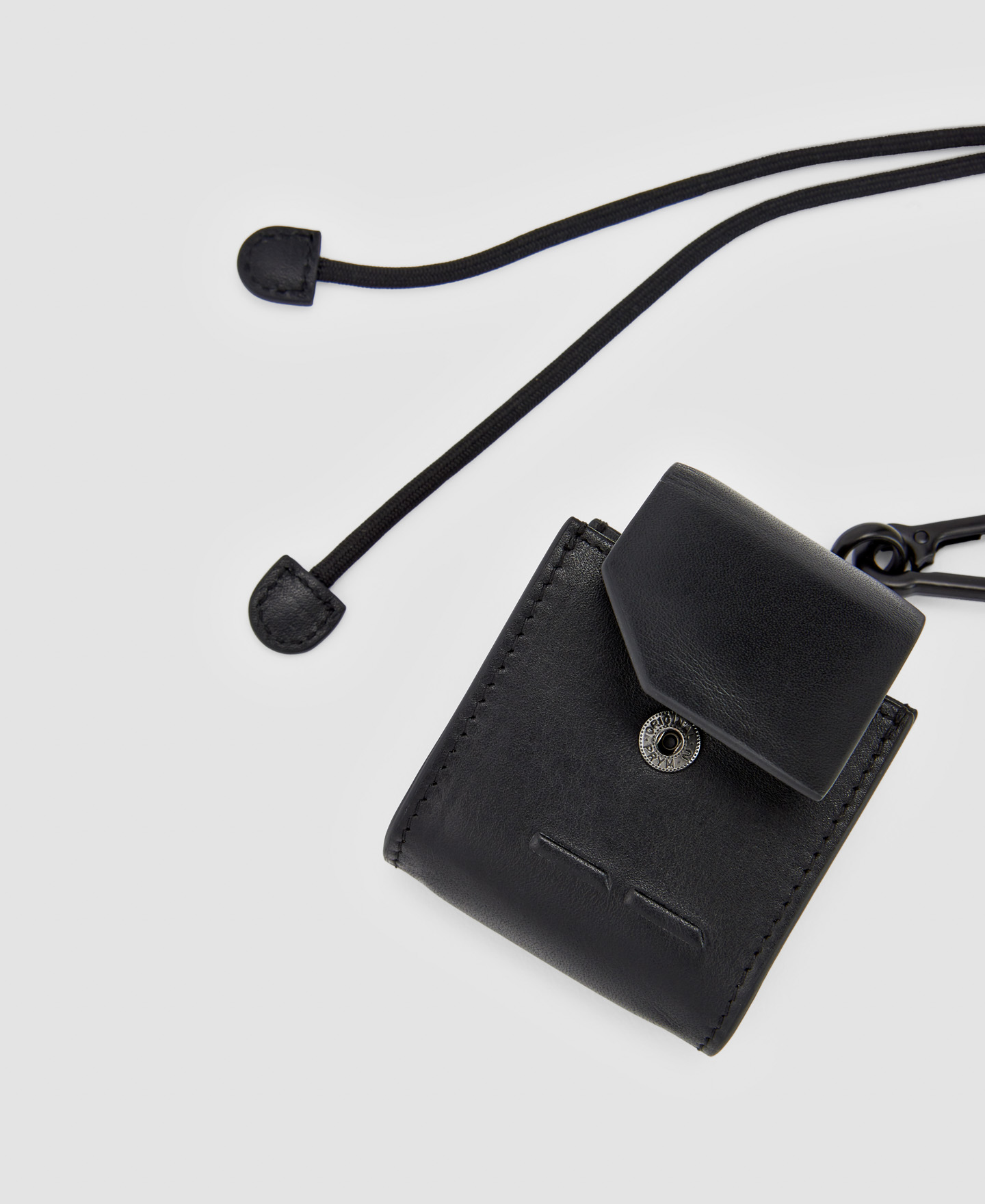 Responsible leather Airpods case image number 1