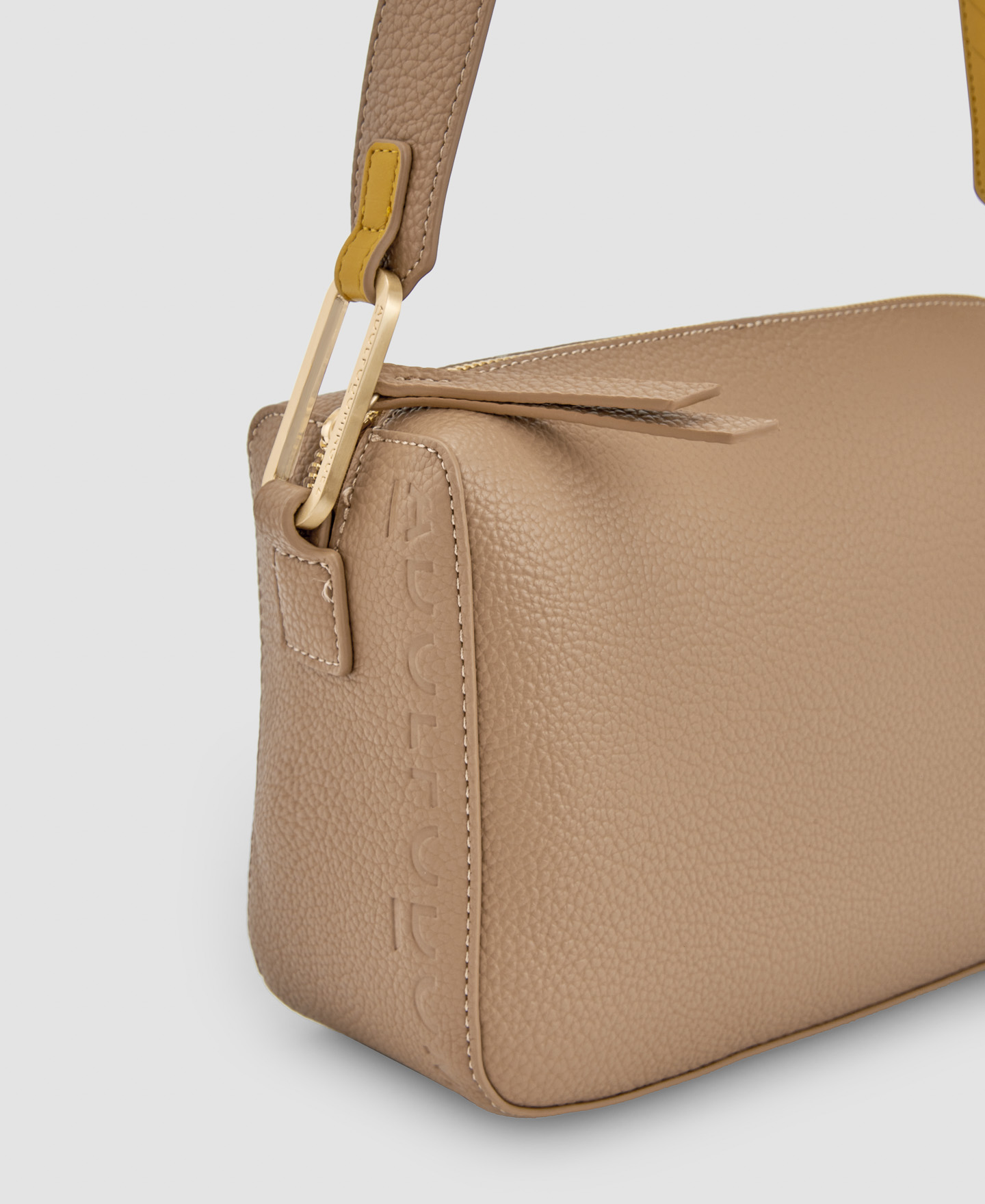 Recycled material shoulder bag image number 3