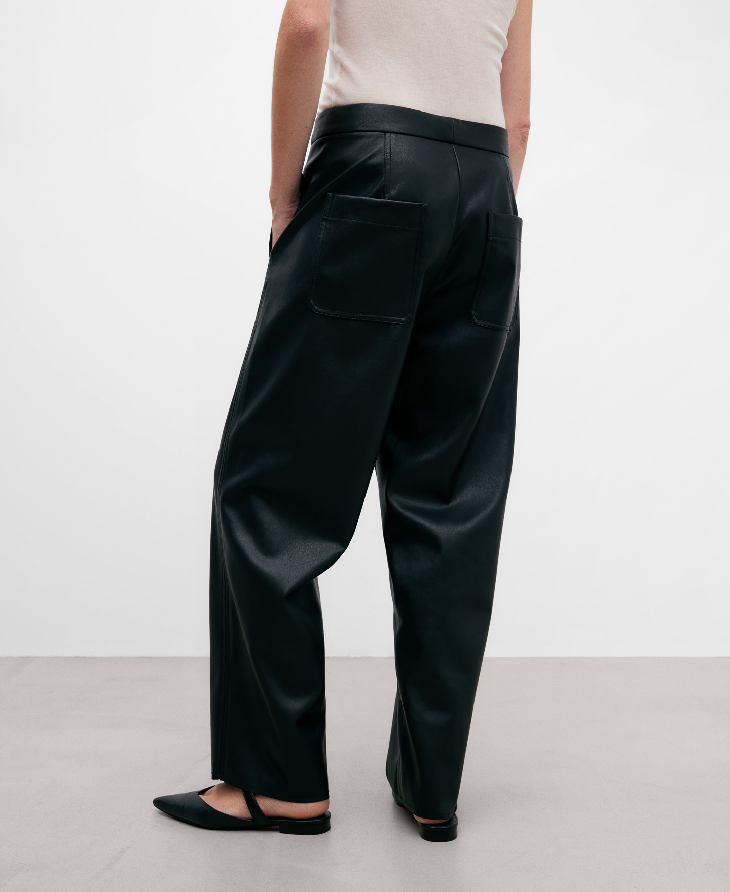 シンセティックレザーのストレートパンツ image number 2