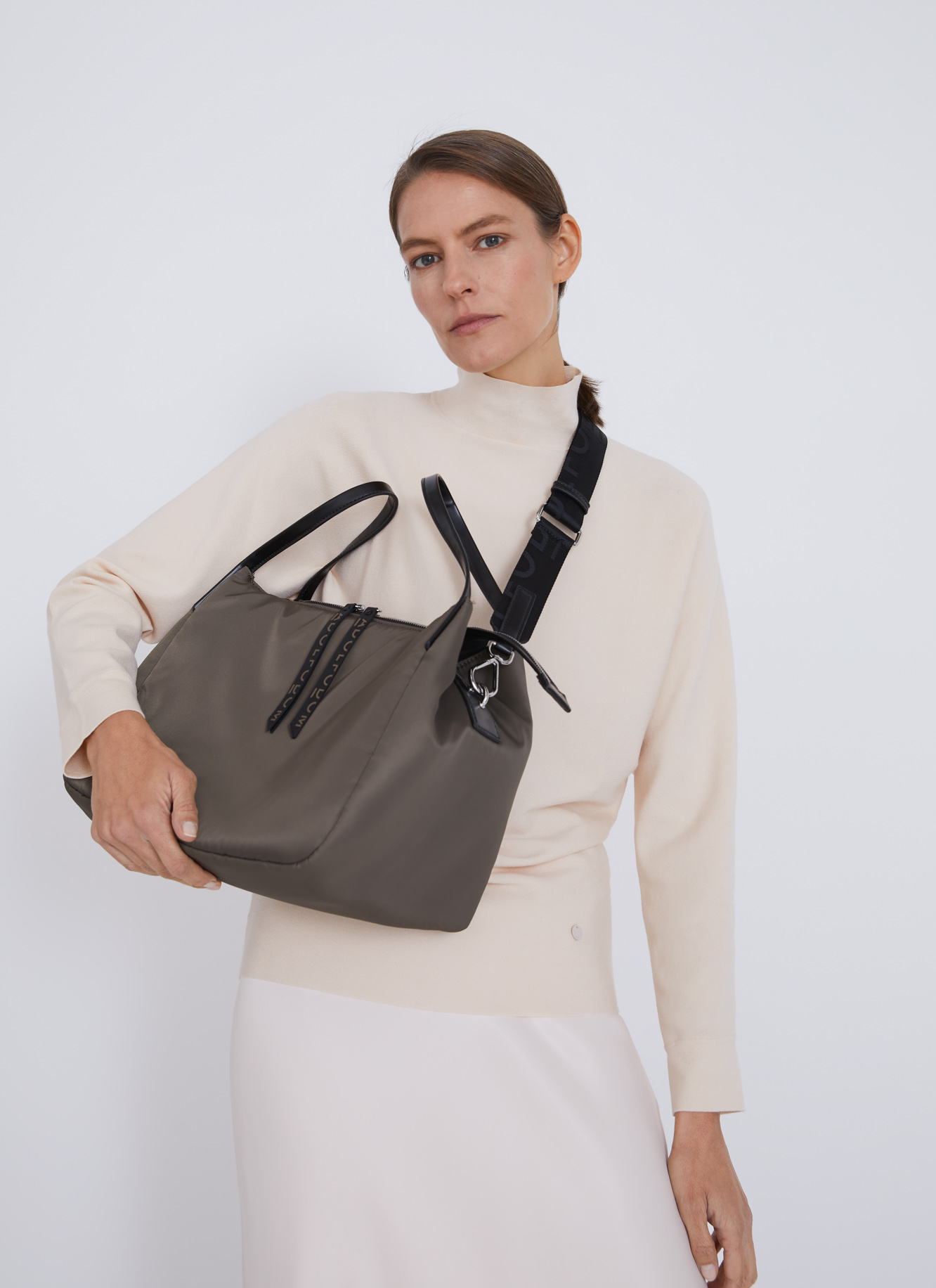Nylon bowling bag with removable straps image number 3