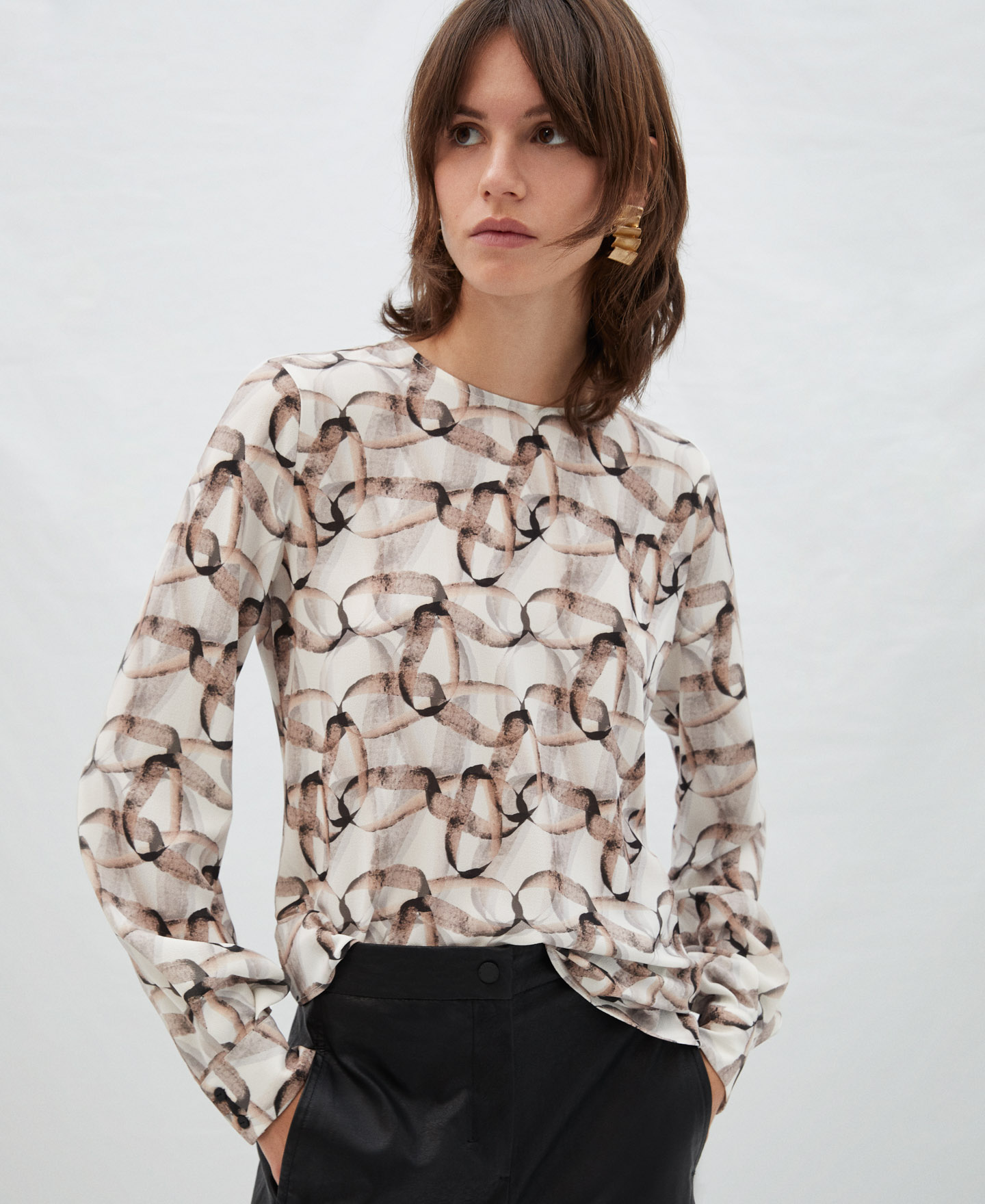 Blusa estampado orgánico cuello redondo image number 0