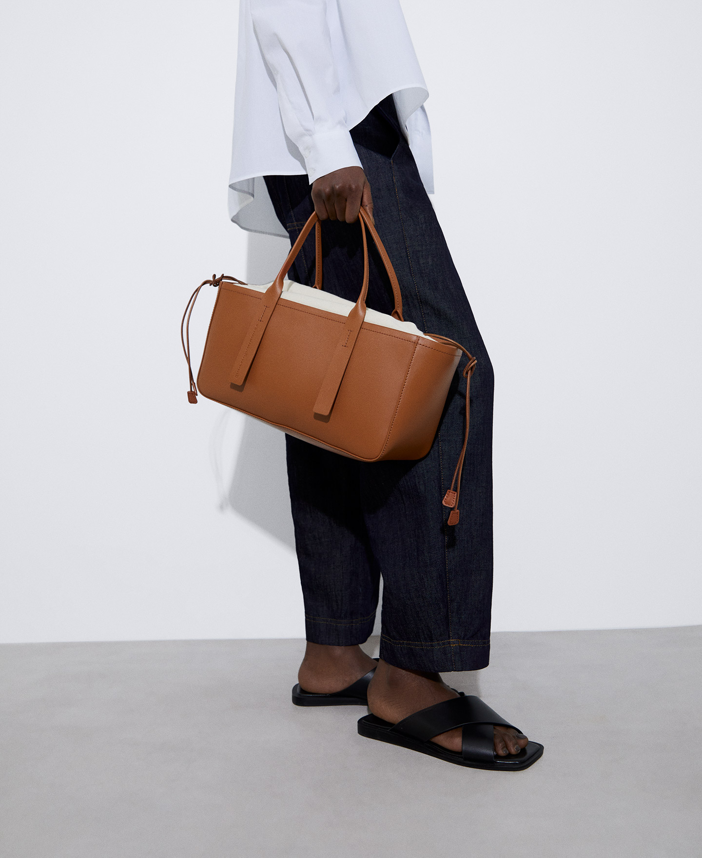 Bolso de mano en piel image number 4