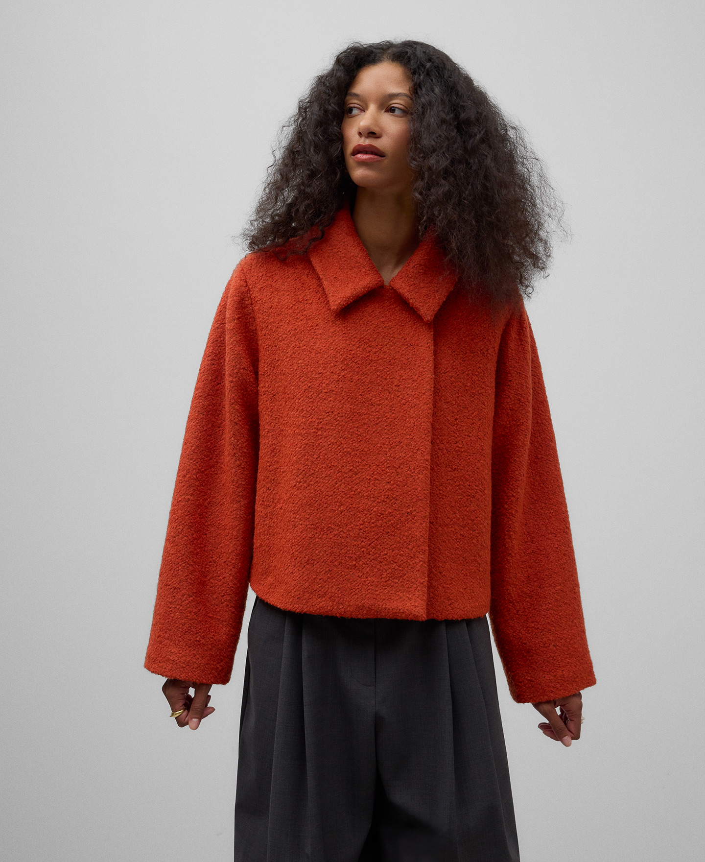 Chaqueta corta textura mujer image number 0