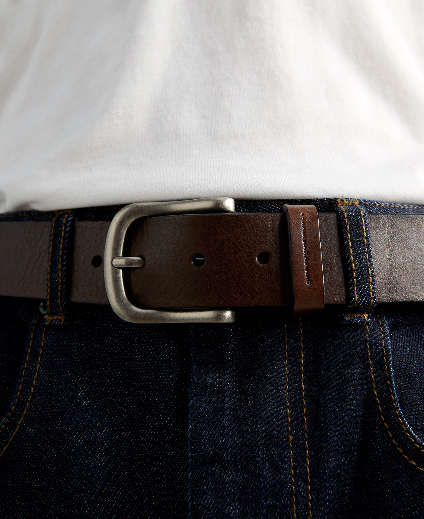 Minimalist leather belt image number 3