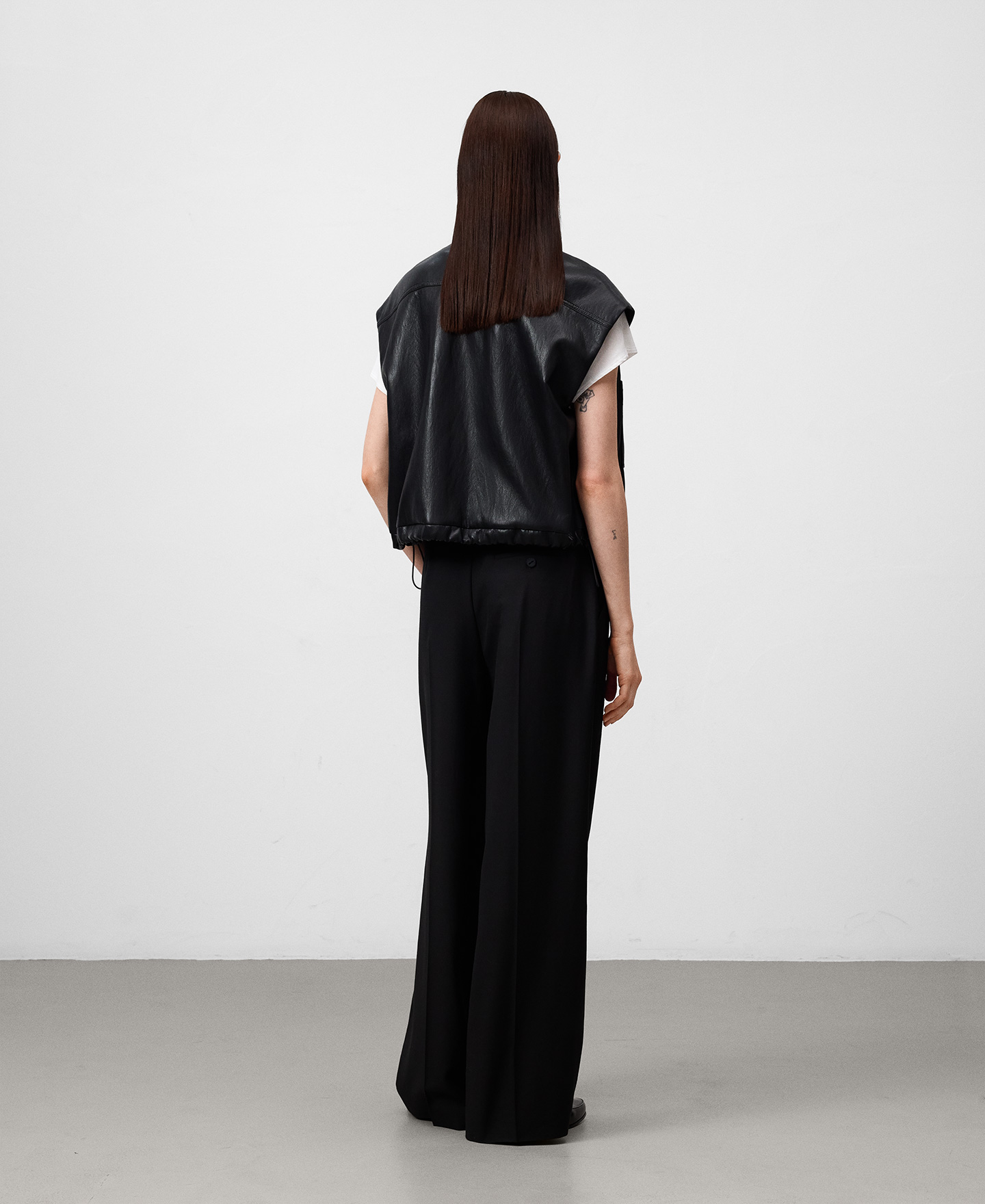 Leather-Non-Leather vest woman image number 2