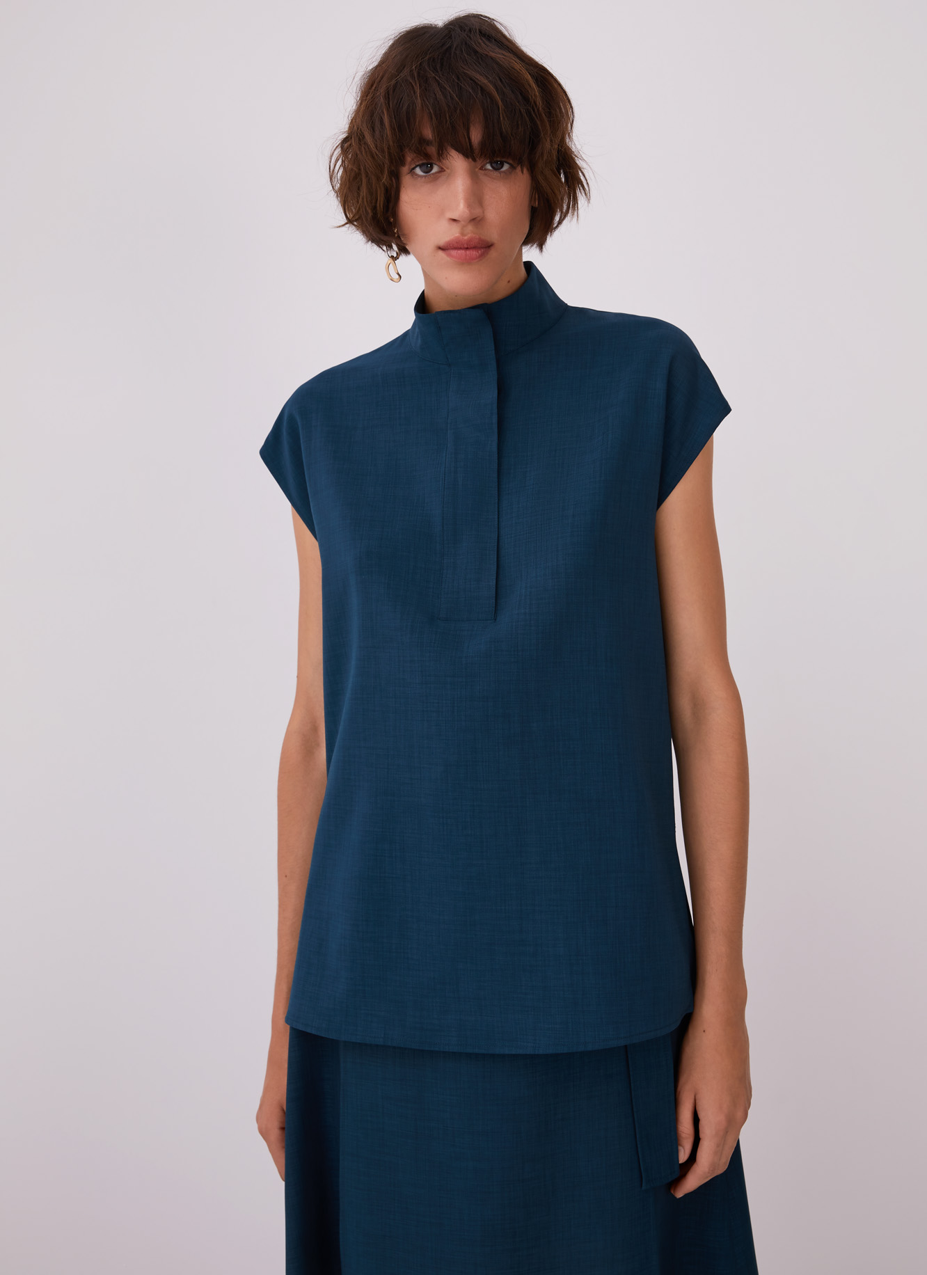 High collar blouse with flap image number 0