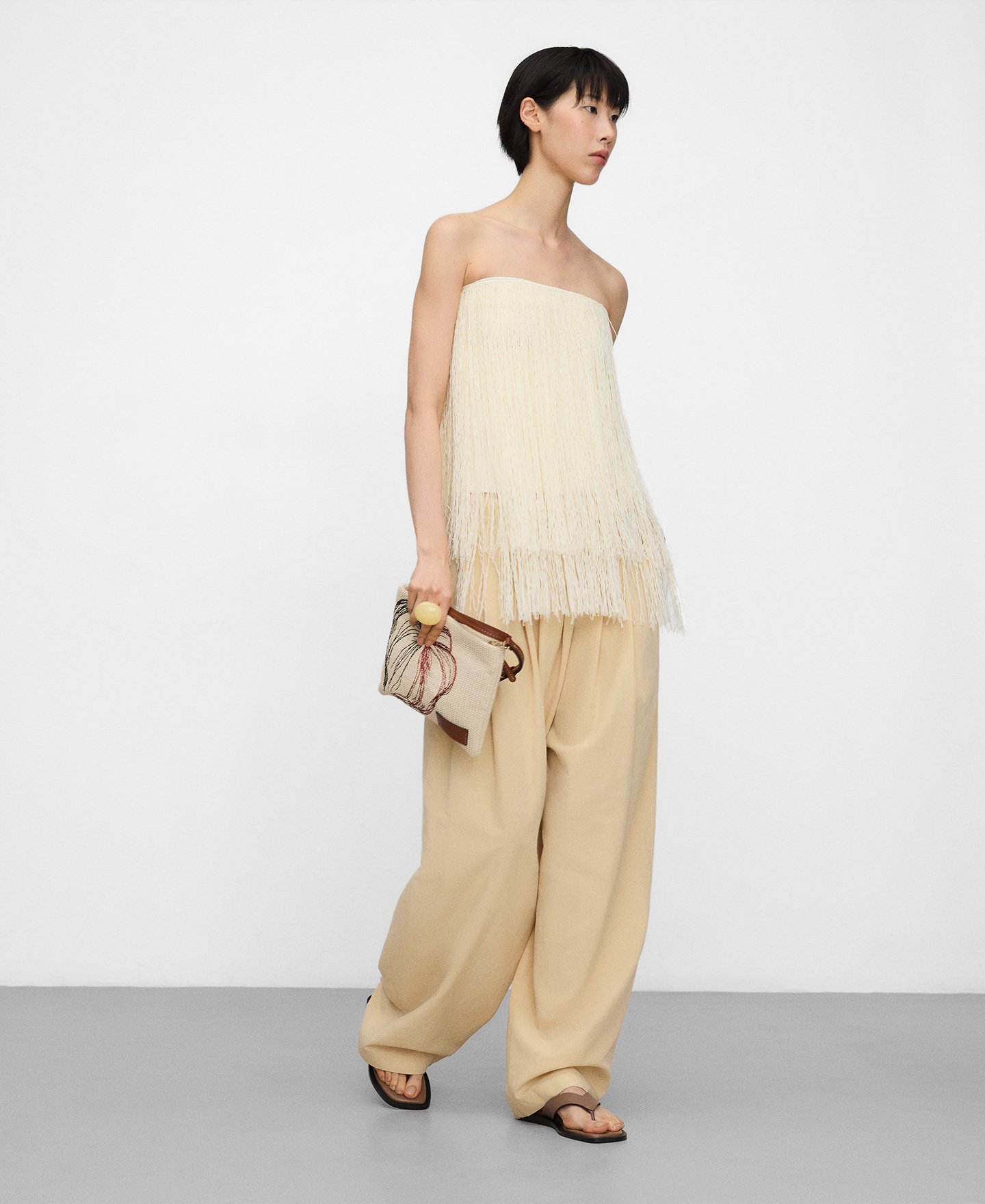 Clutch mit Raffia-Struktur und Stickerei image number 4